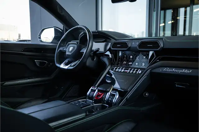 Lamborghini Urus view 10