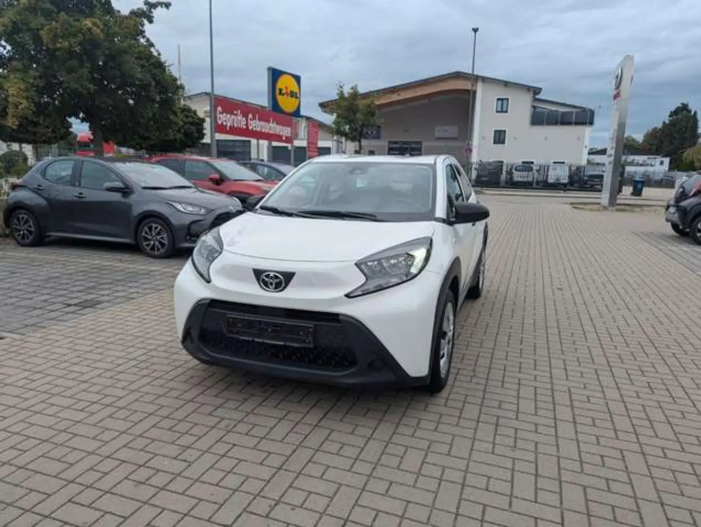 Toyota Aygo X Basis *mit Radio* Weiß - 1