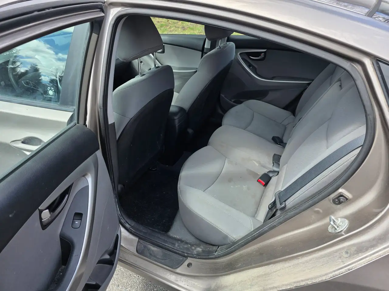 Hyundai ELANTRA photo Hyundai ELANTRA