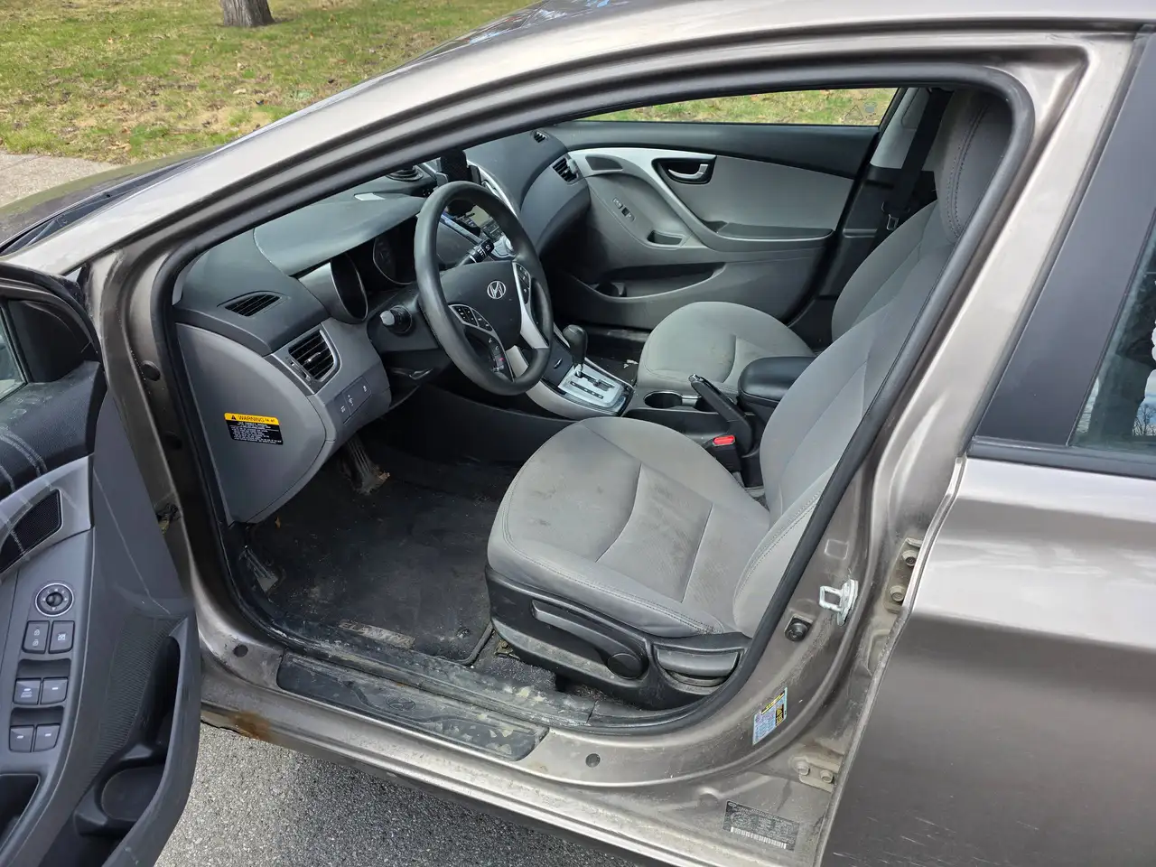 Hyundai ELANTRA photo Hyundai ELANTRA