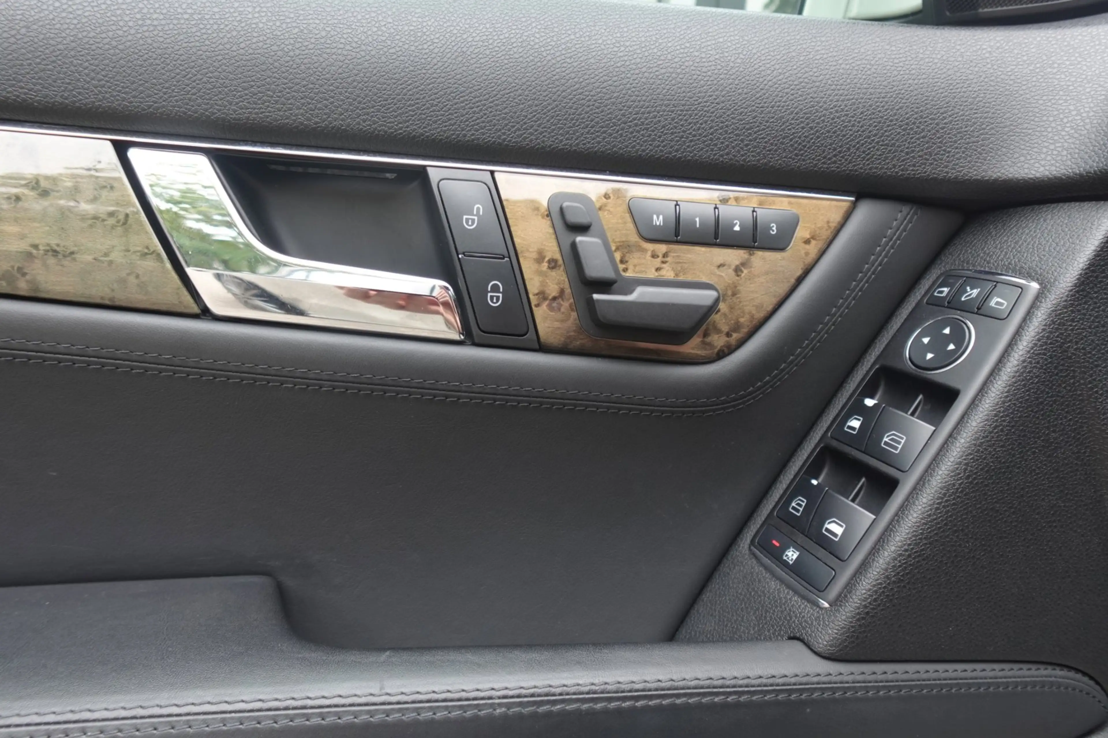 Mercedes-Benz C 63 AMG C63 PANO NAVI LEDER VOL — photo 10