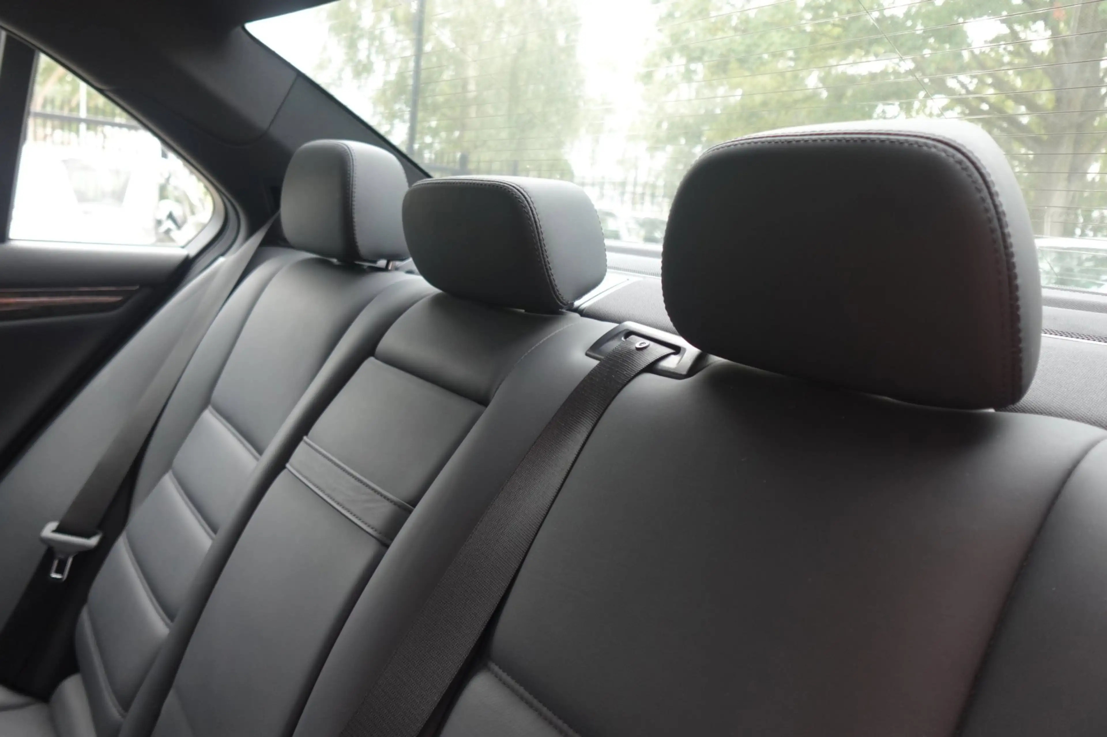 Mercedes-Benz C 63 AMG C63 PANO NAVI LEDER VOL — photo 6