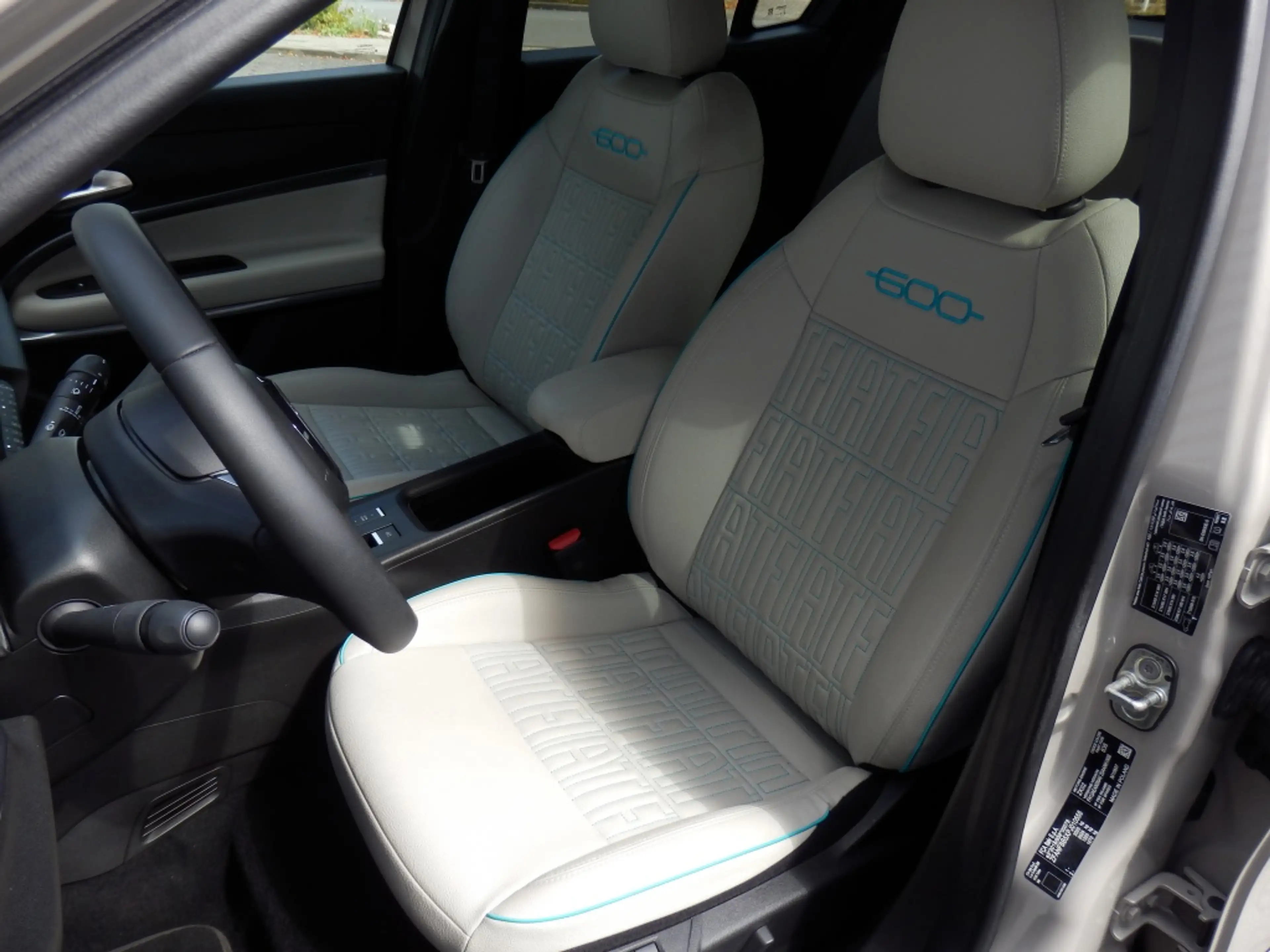 Fiat 600e La Prima 54 kWh — photo 6