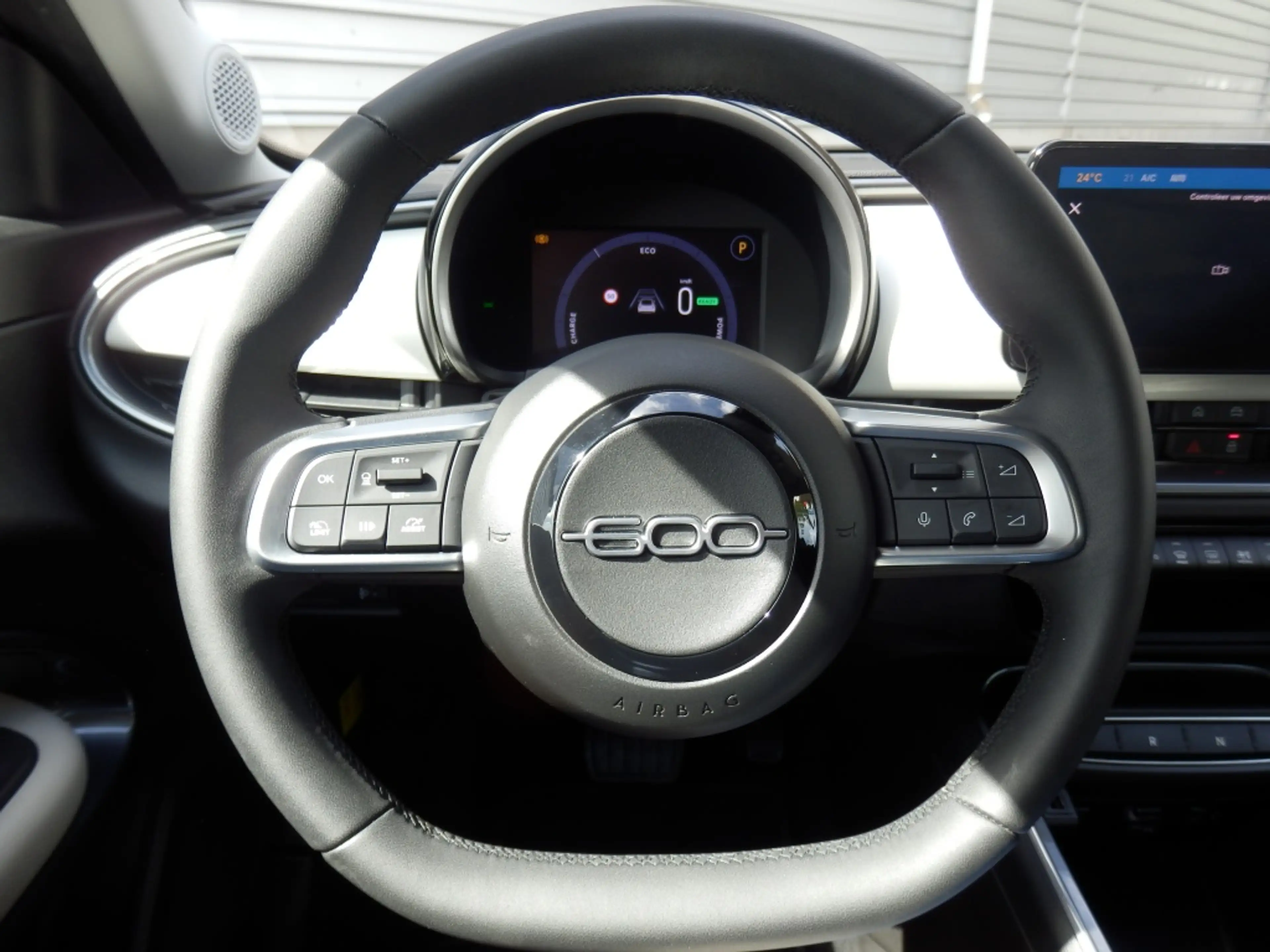 Fiat 600e La Prima 54 kWh — photo 12