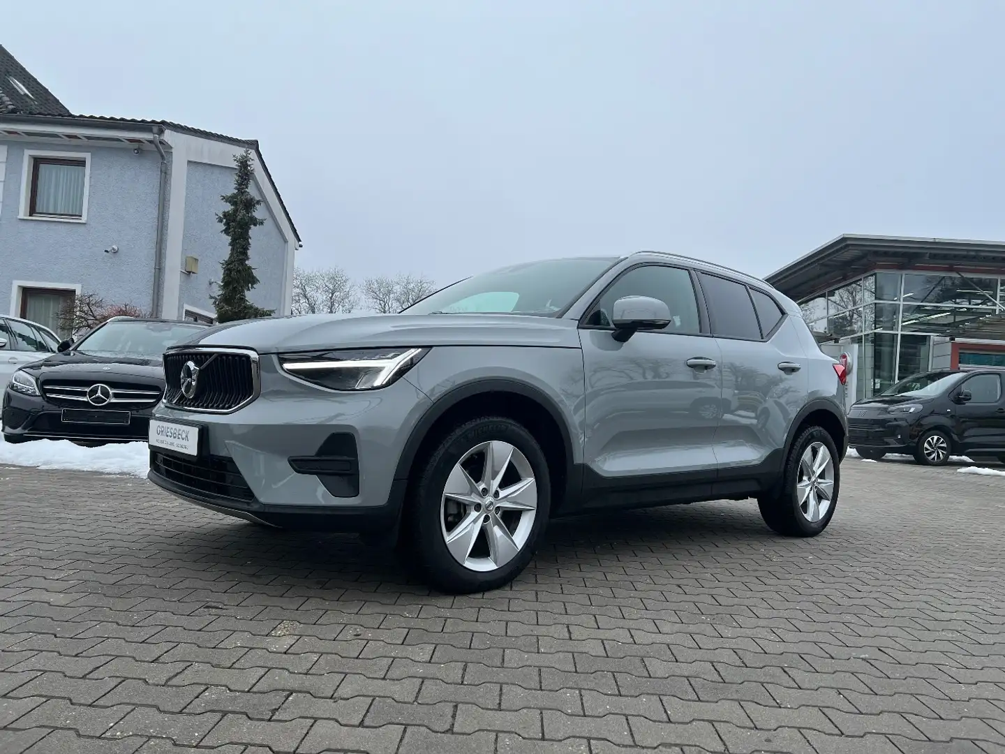 Volvo XC40 Core *LED Navi el. Heck KeyLess DAB Kamera* Gris - 1