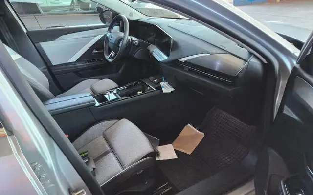 Opel Astra view 4