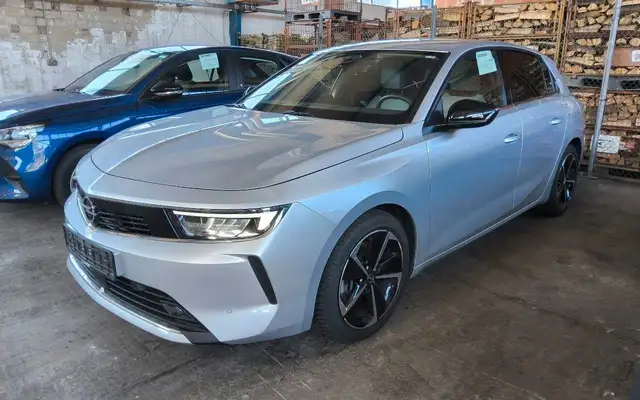 Opel Astra view 3