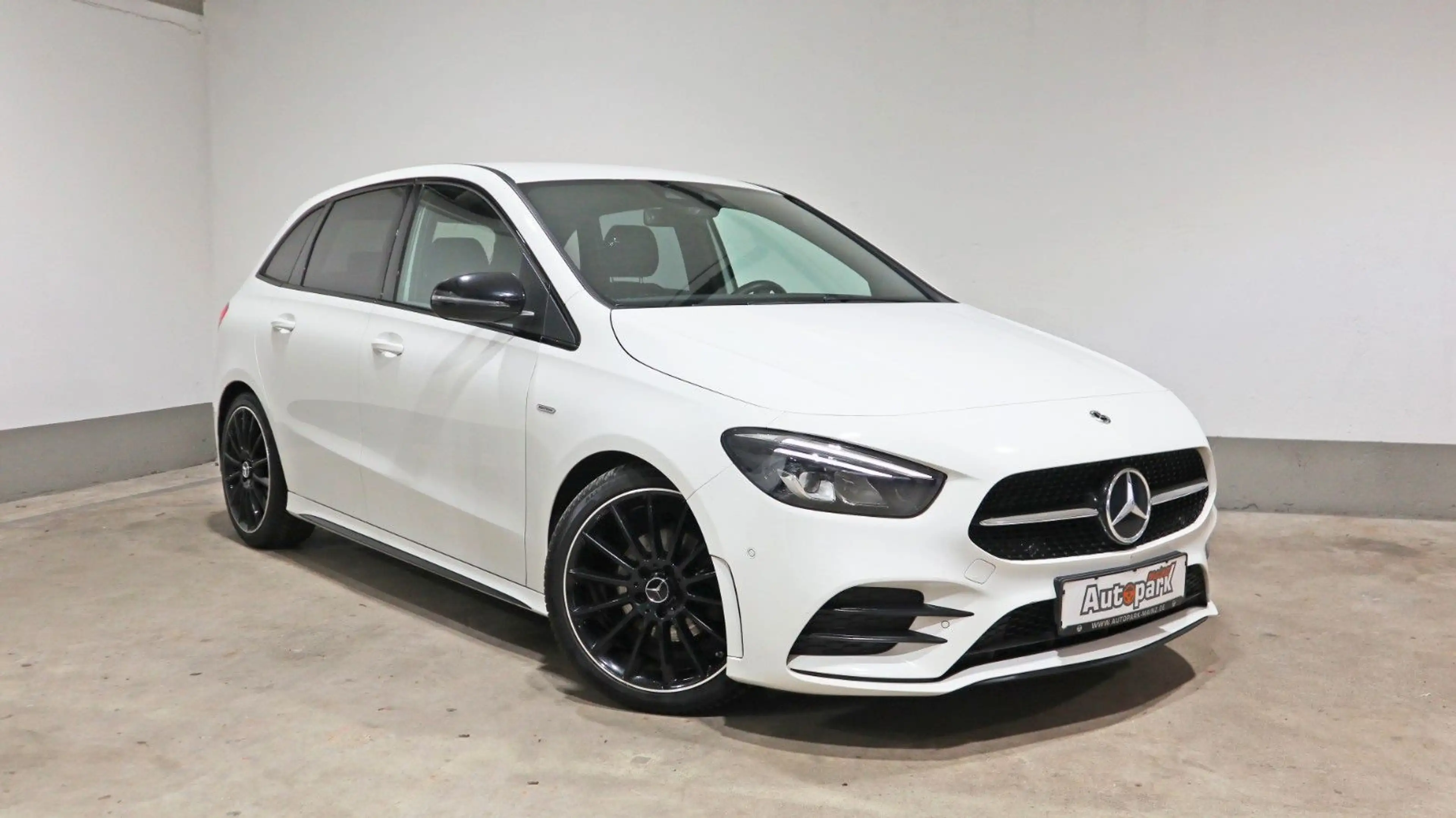 Mercedes-Benz B 180 Edition~AMG~MBUX~LED~NIGHT