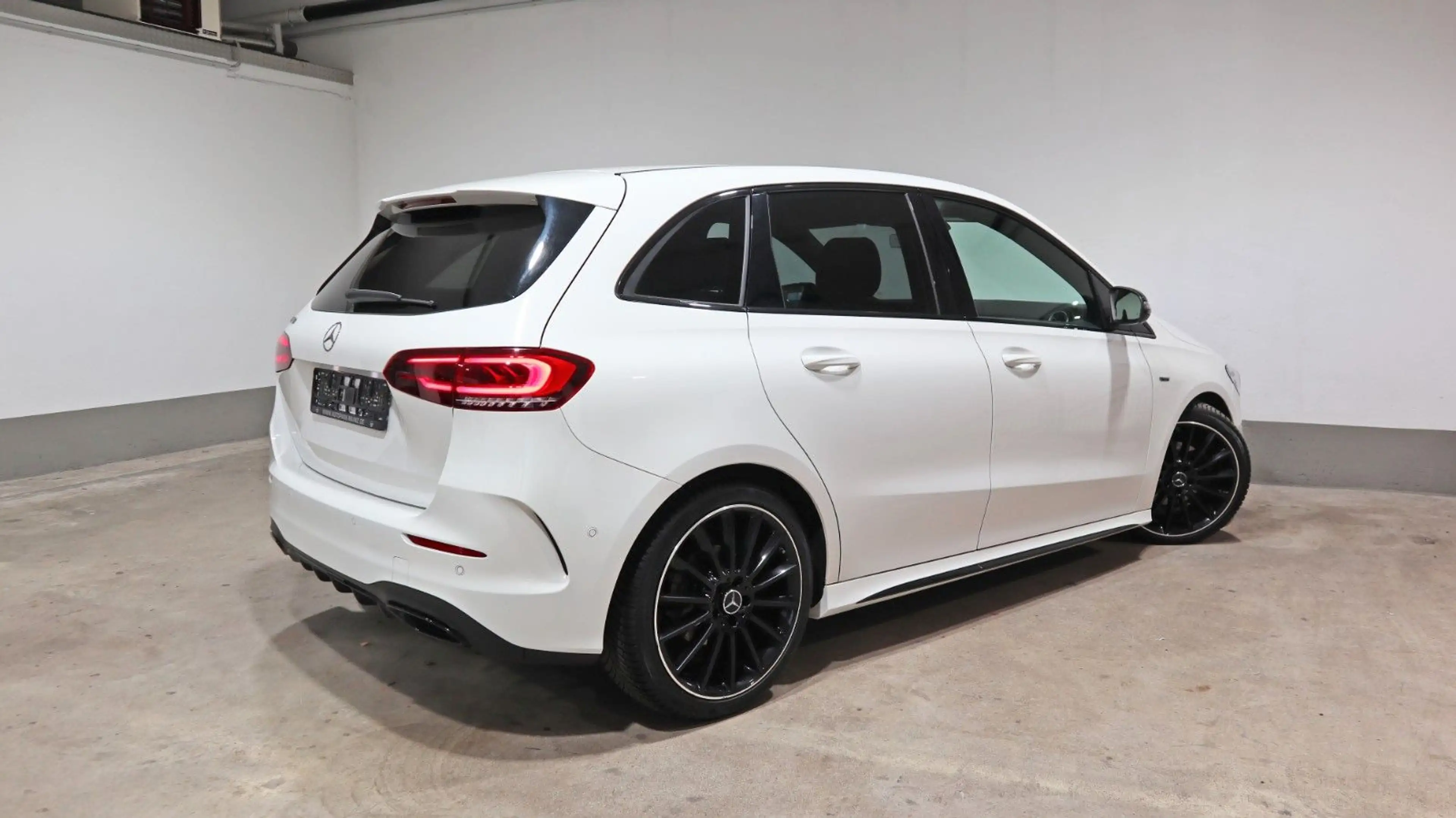 Mercedes-Benz B 180 Edition~AMG~MBUX~LED~NIGHT — photo 6