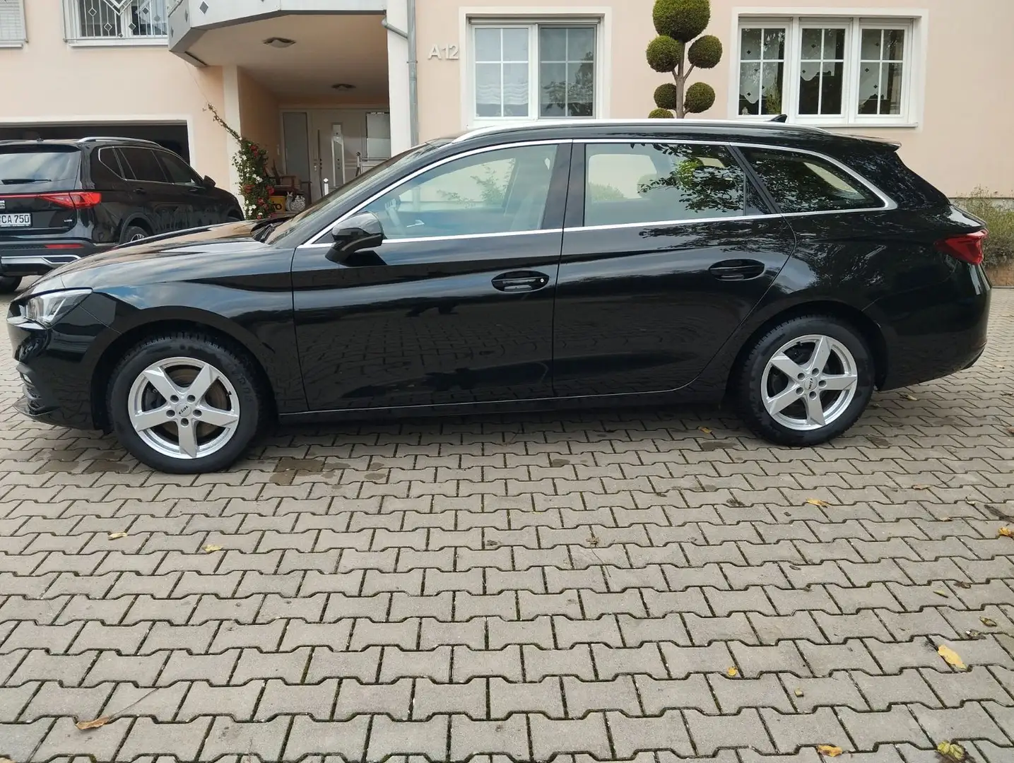 SEAT Leon Sportstourer Style 2.0 TDI, AHK, LED, Navi Negru - 2