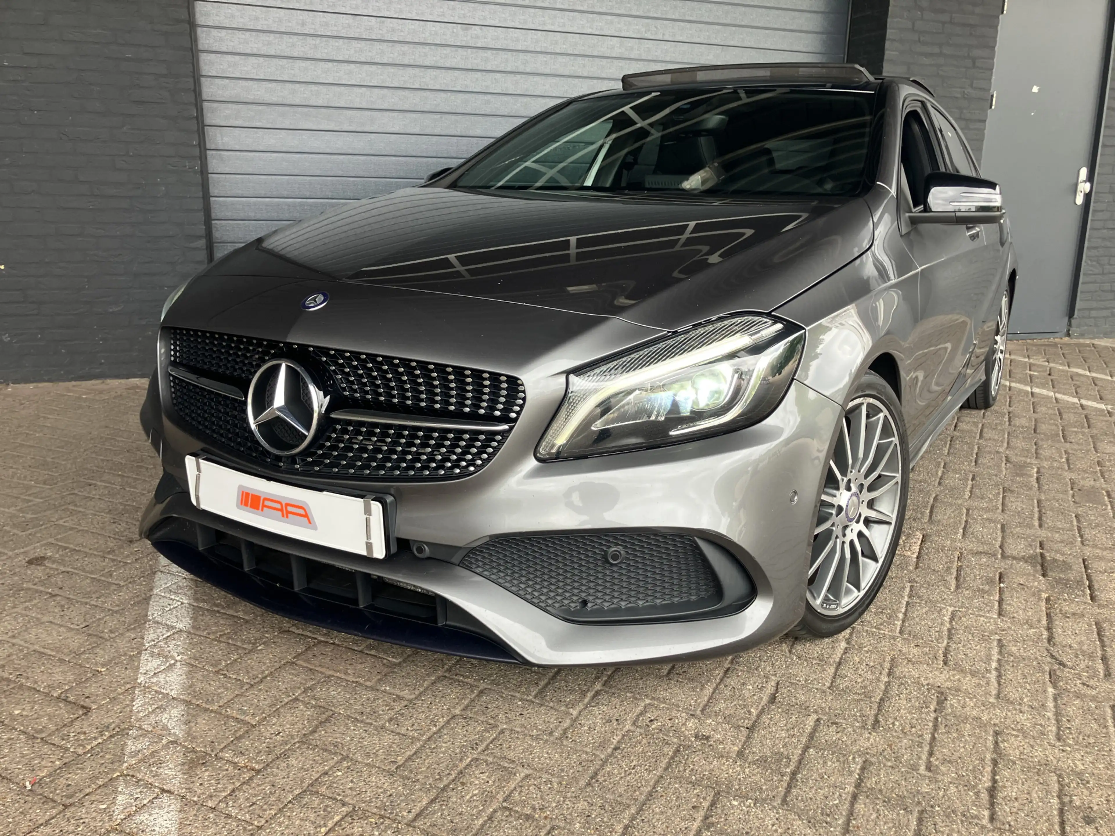 Mercedes-Benz A 200 d ///AMG PANO-XENON-LED — photo 3