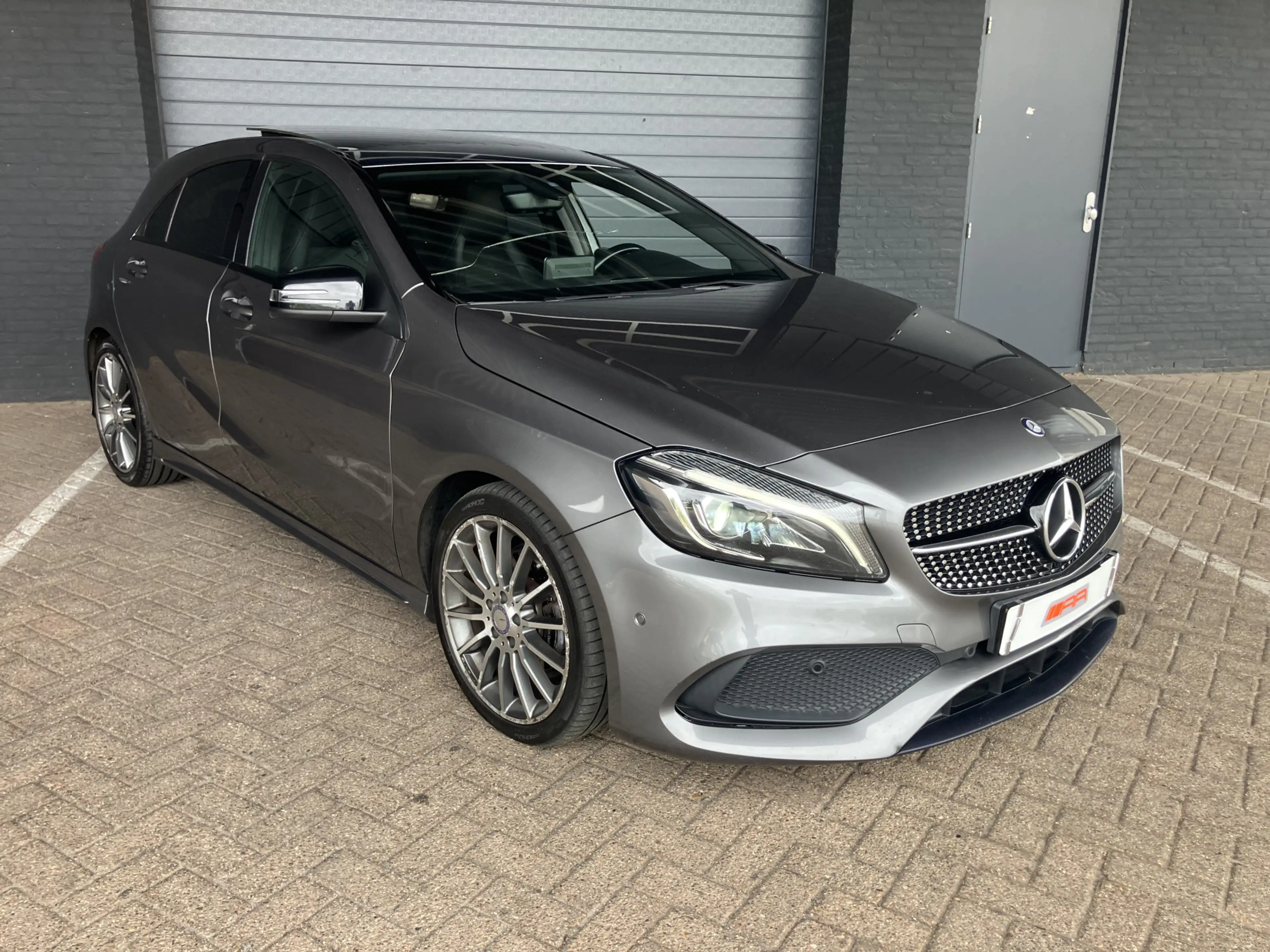 Mercedes-Benz A 200 d ///AMG PANO-XENON-LED — photo 2