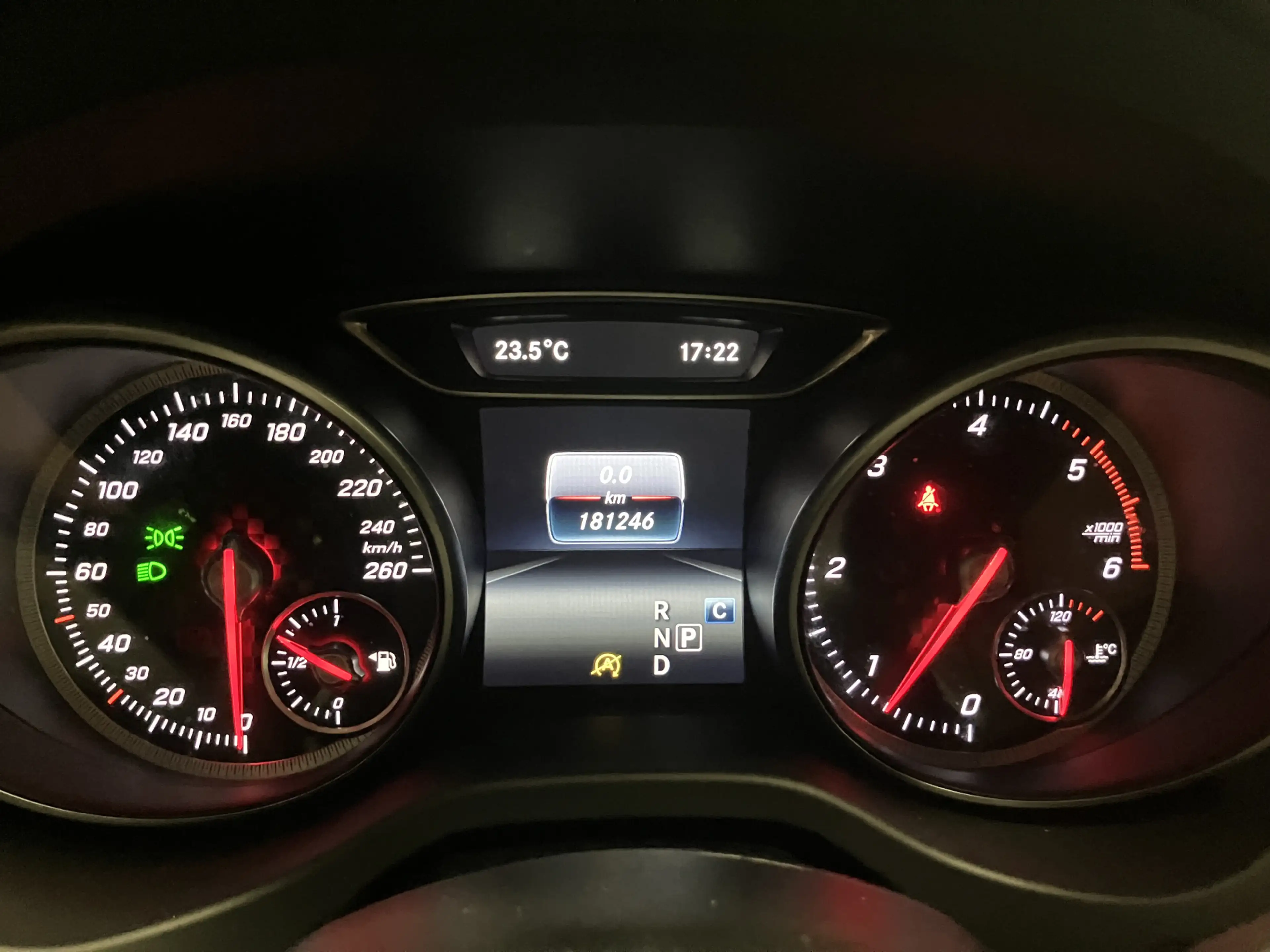 Mercedes-Benz A 200 d ///AMG PANO-XENON-LED — photo 12