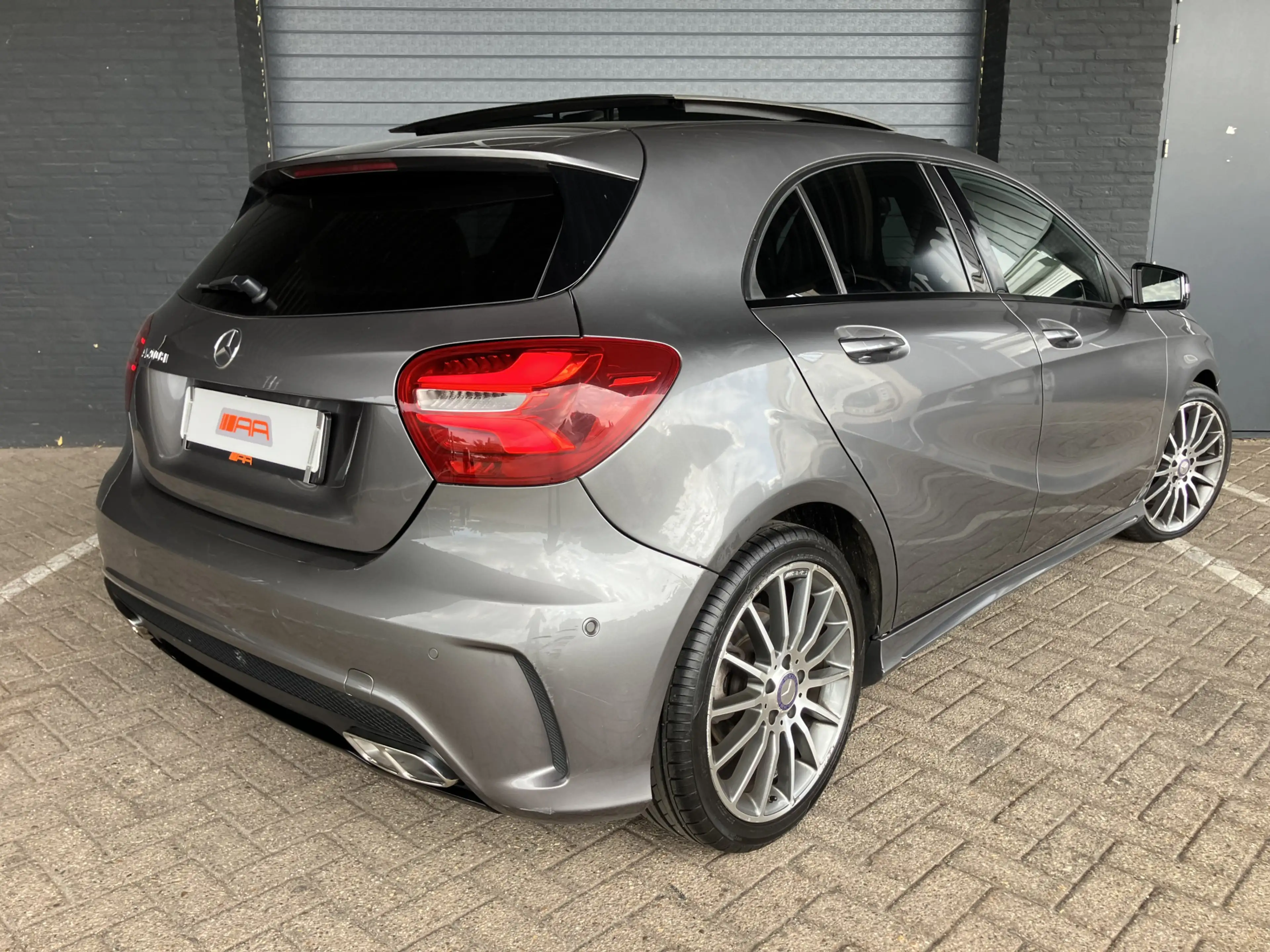 Mercedes-Benz A 200 d ///AMG PANO-XENON-LED — photo 4
