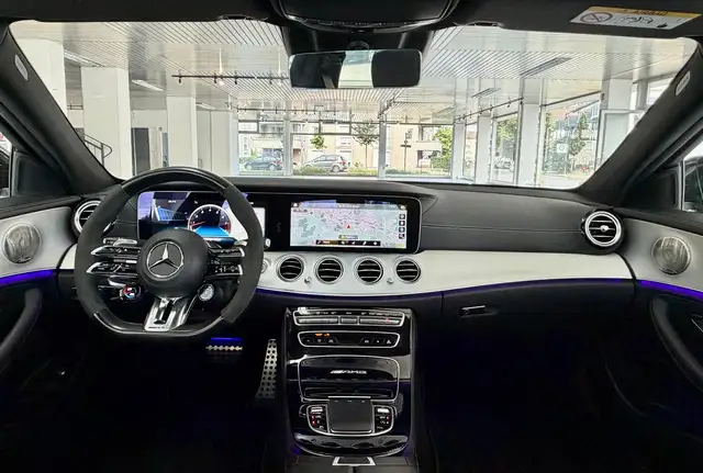 Mercedes-Benz E-Class view 9