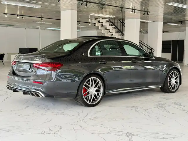 Mercedes-Benz E-Class view 5