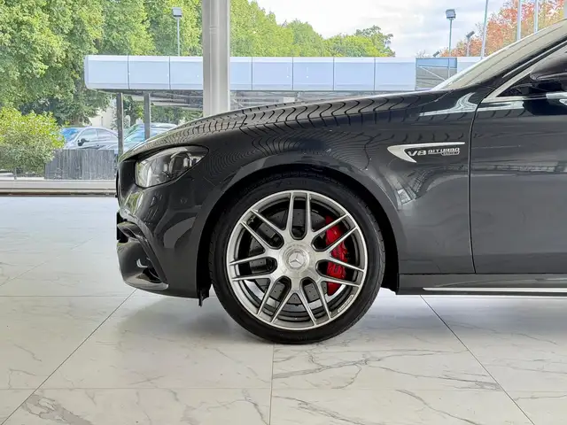 Mercedes-Benz E-Class view 4