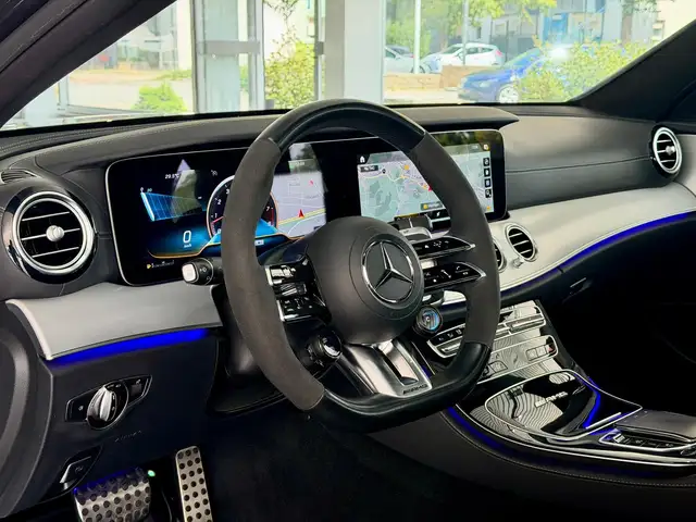 Mercedes-Benz E-Class view 13