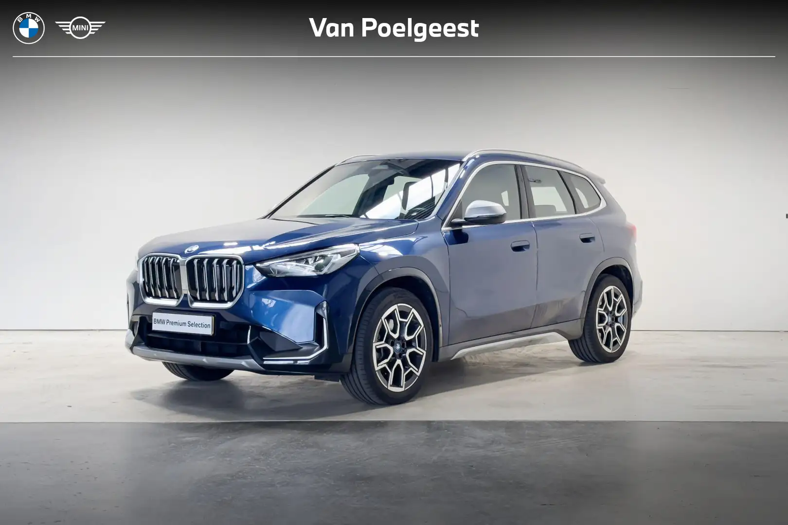 BMW iX1 xDrive30 Launch Edition xLine Blauw - 1