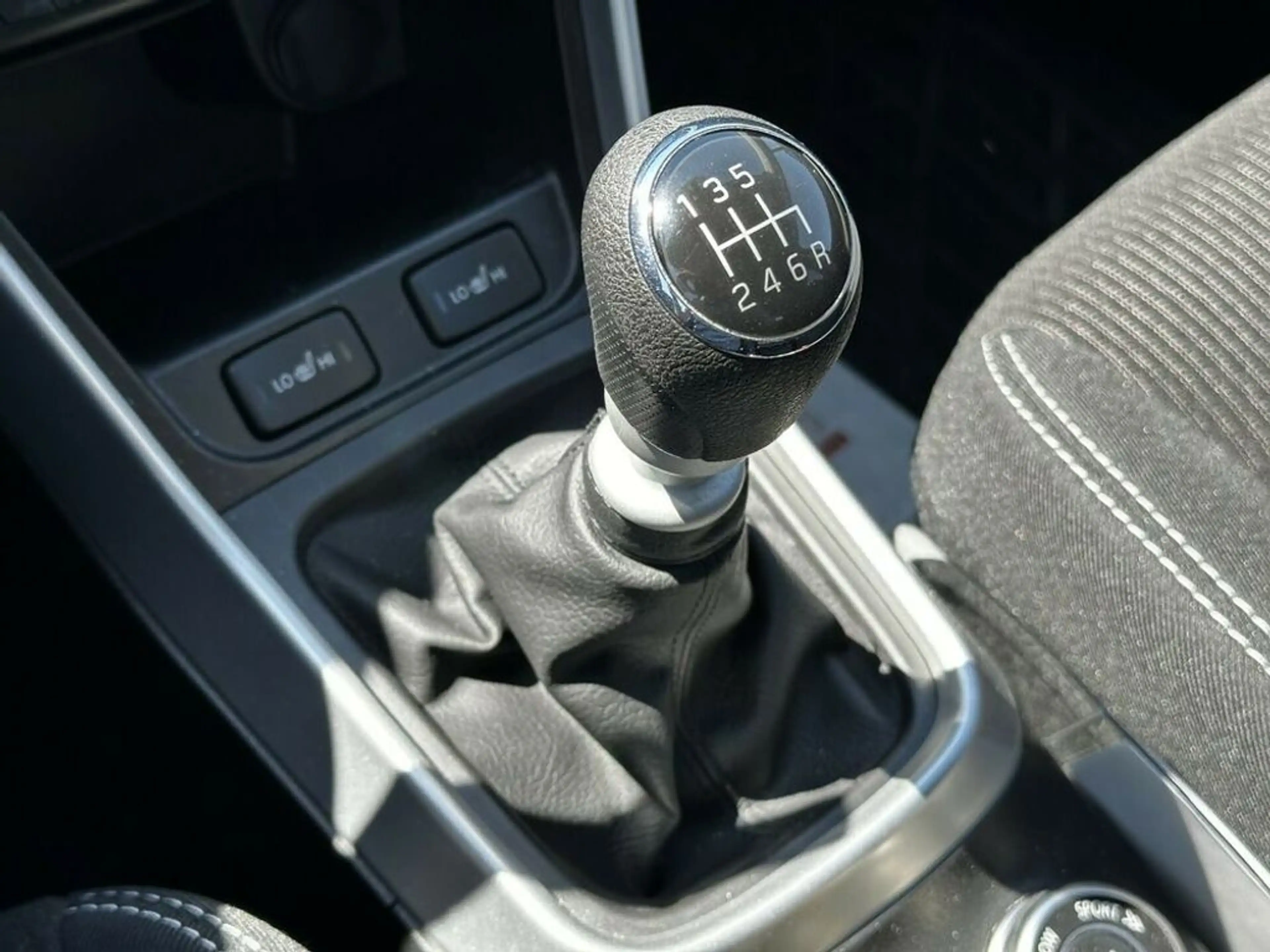 Suzuki S-Cross 1,4 GL+ Hybrid ALLGRIP shine *Allrad* — photo 15