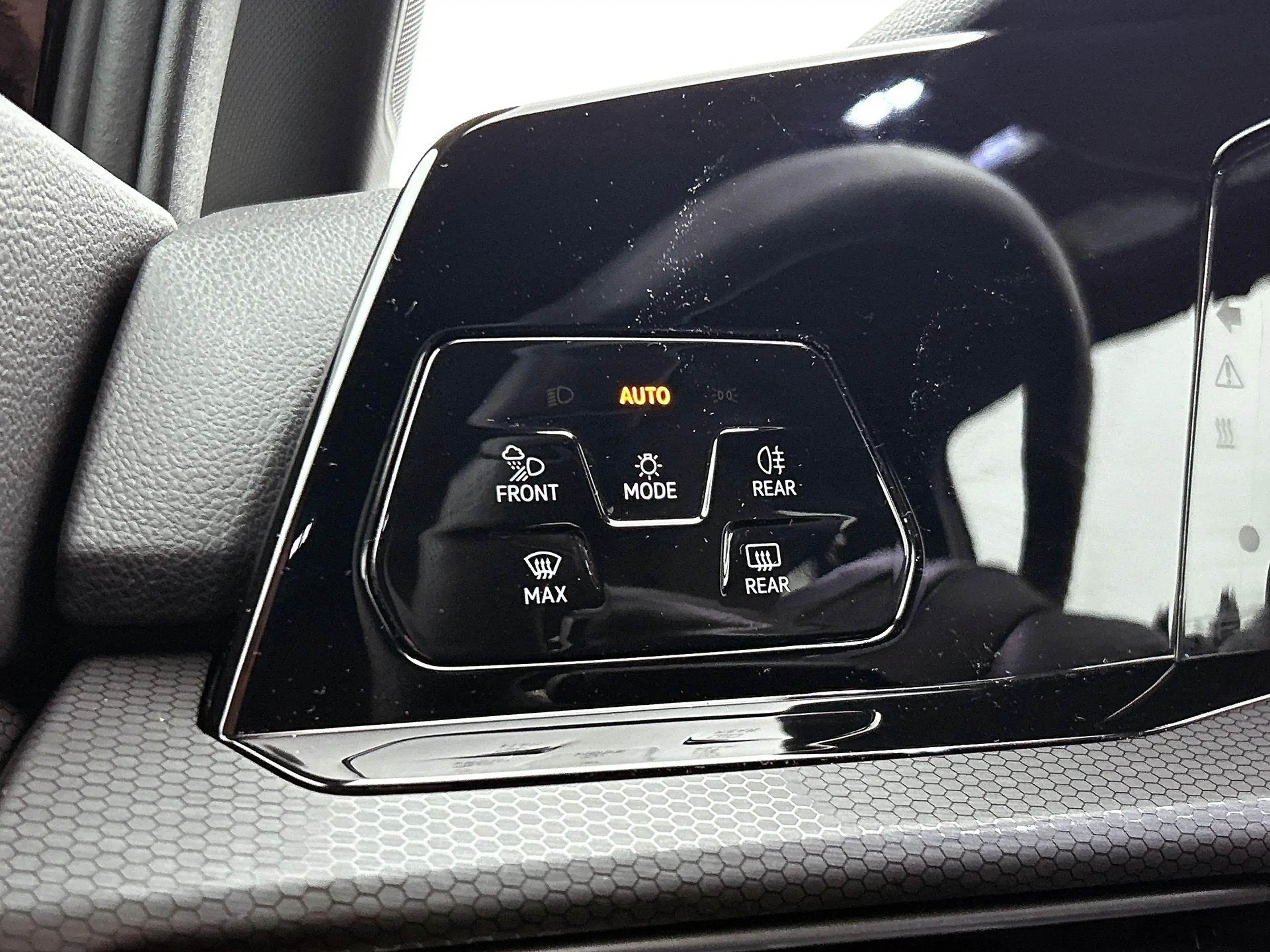 Volkswagen Golf GTE 1.4 eHybrid — photo 13