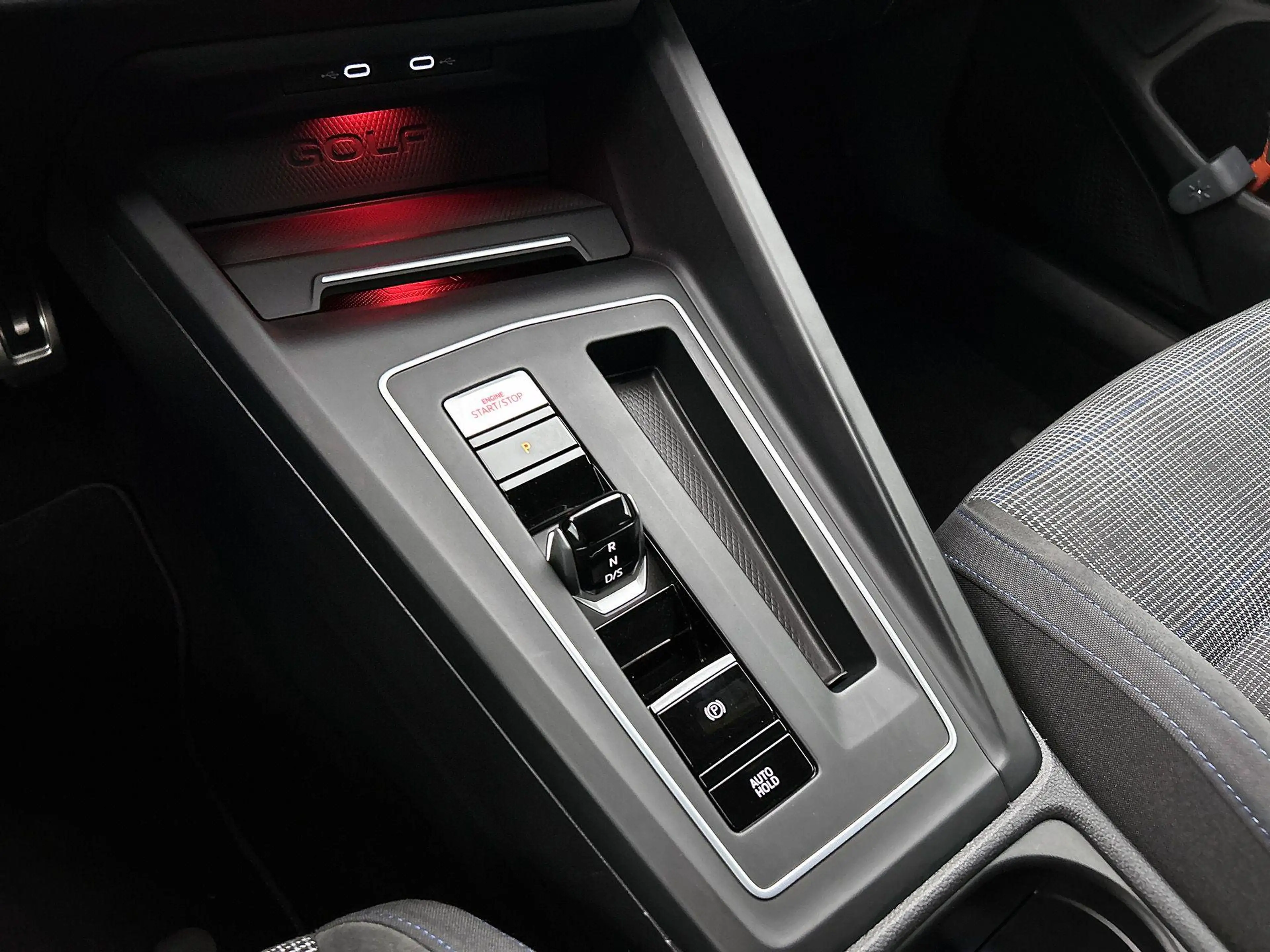 Volkswagen Golf GTE 1.4 eHybrid — photo 10