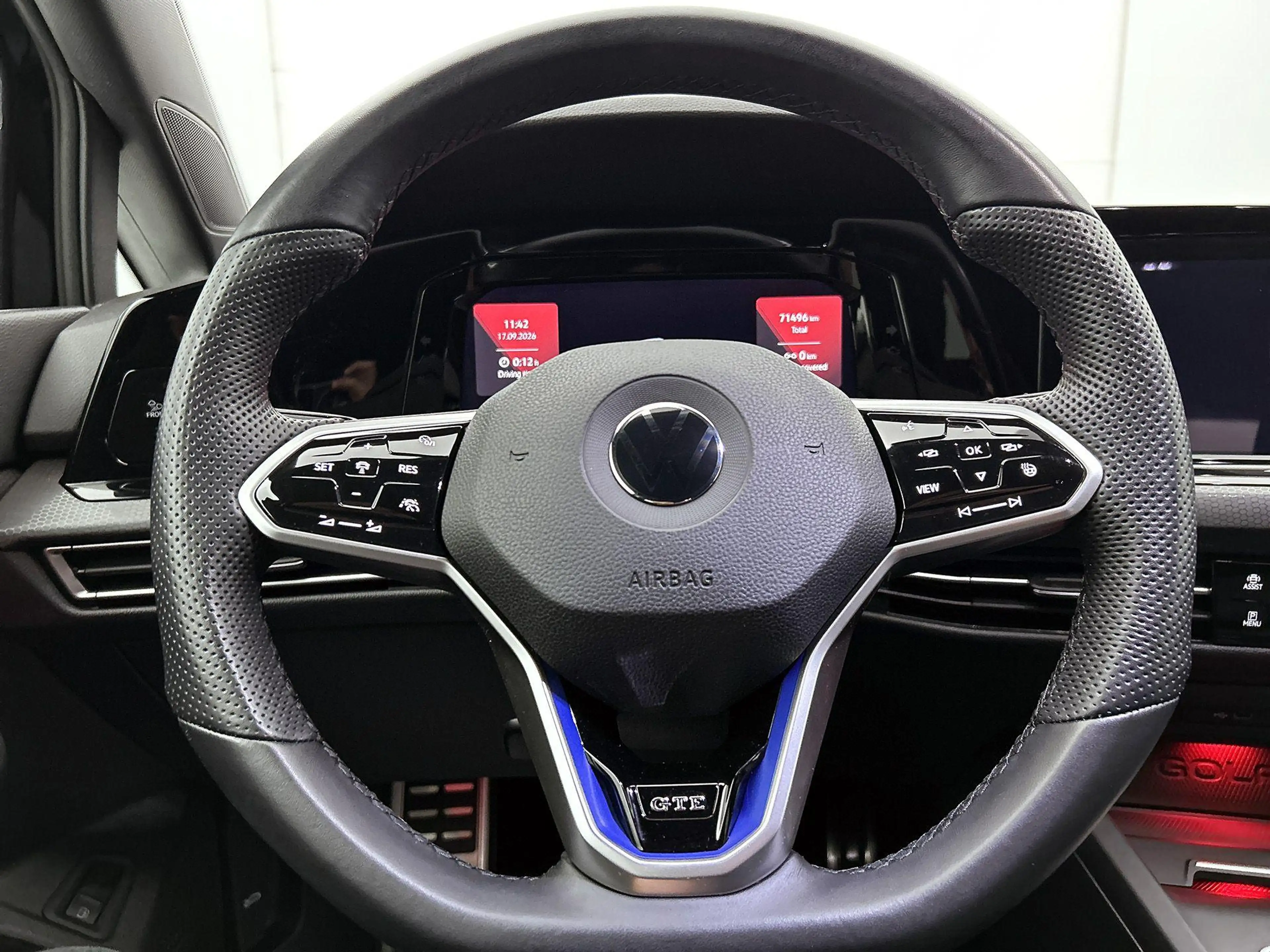 Volkswagen Golf GTE 1.4 eHybrid — photo 14