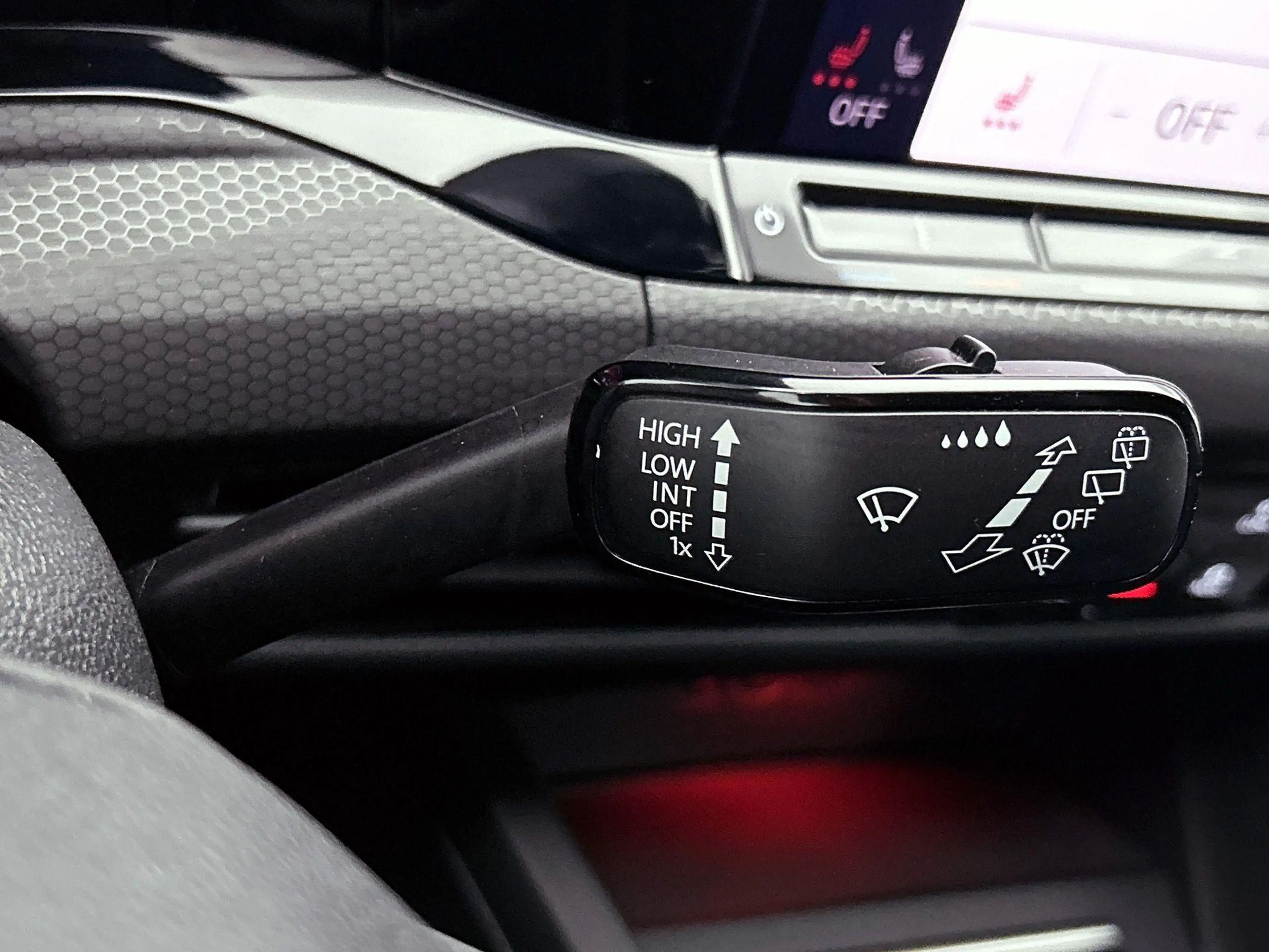 Volkswagen Golf GTE 1.4 eHybrid — photo 11
