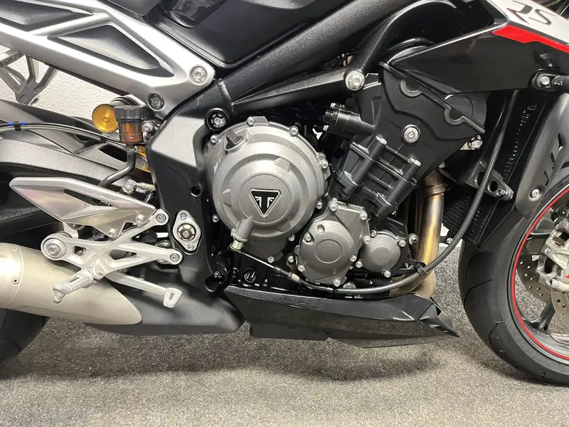 Triumph Street Triple RS - foto 6