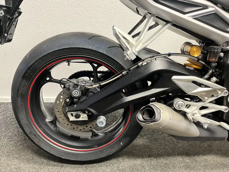Triumph Street Triple RS - foto 7