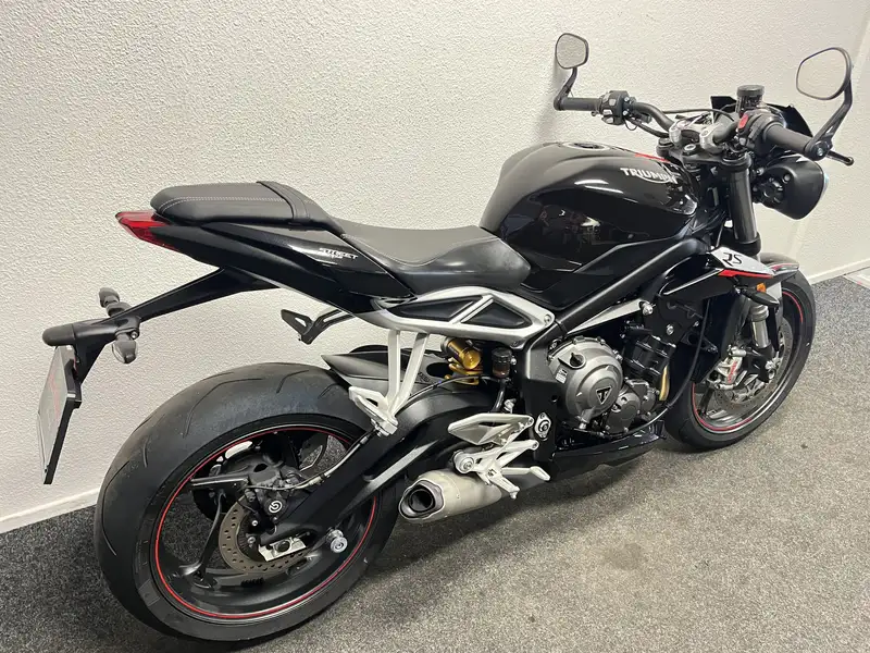 Triumph Street Triple RS - foto 4