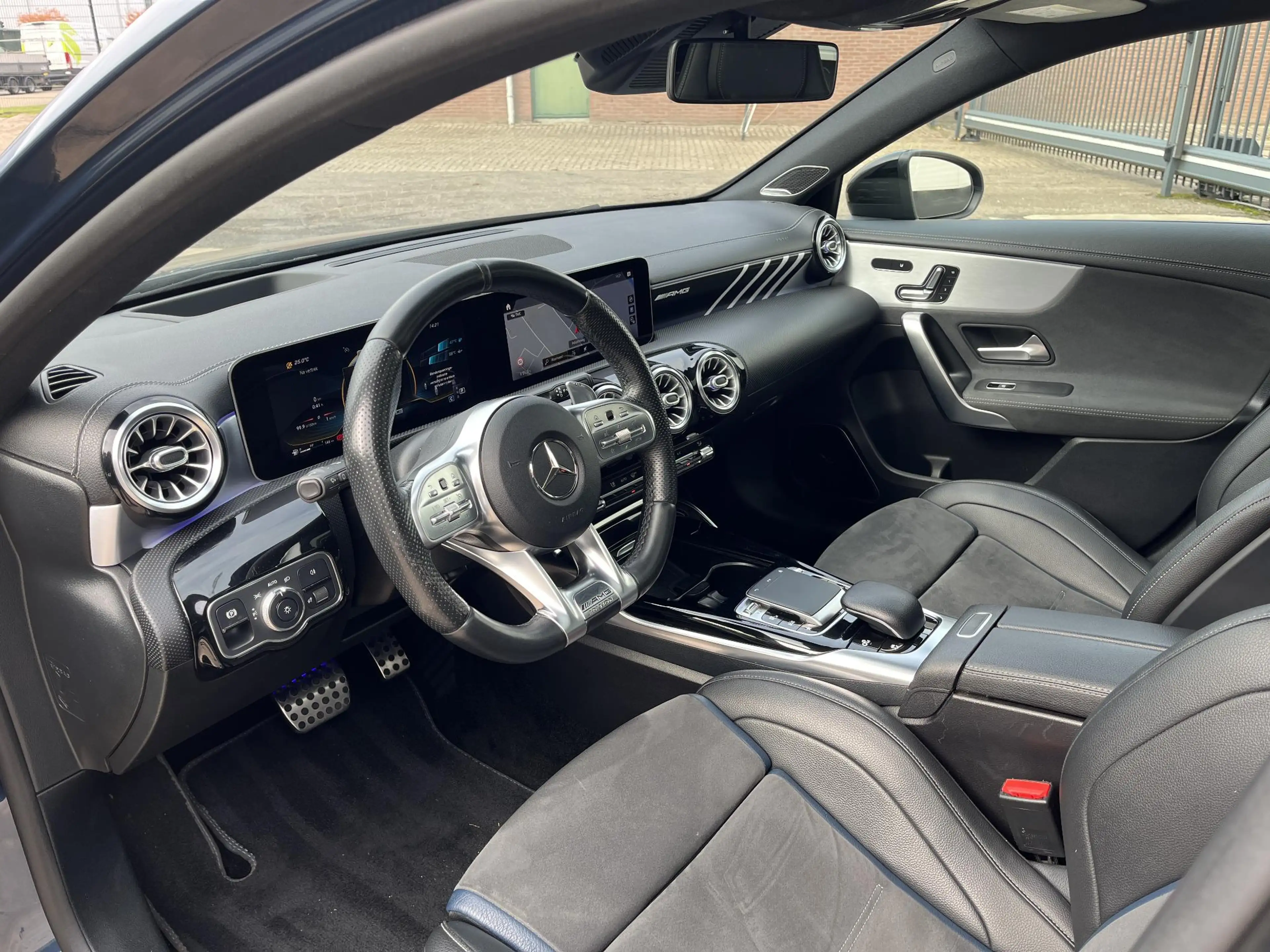 Mercedes-Benz A 35 AMG 4MATIC Premium * Edition * Pano * Carplay * Head-u — photo 10