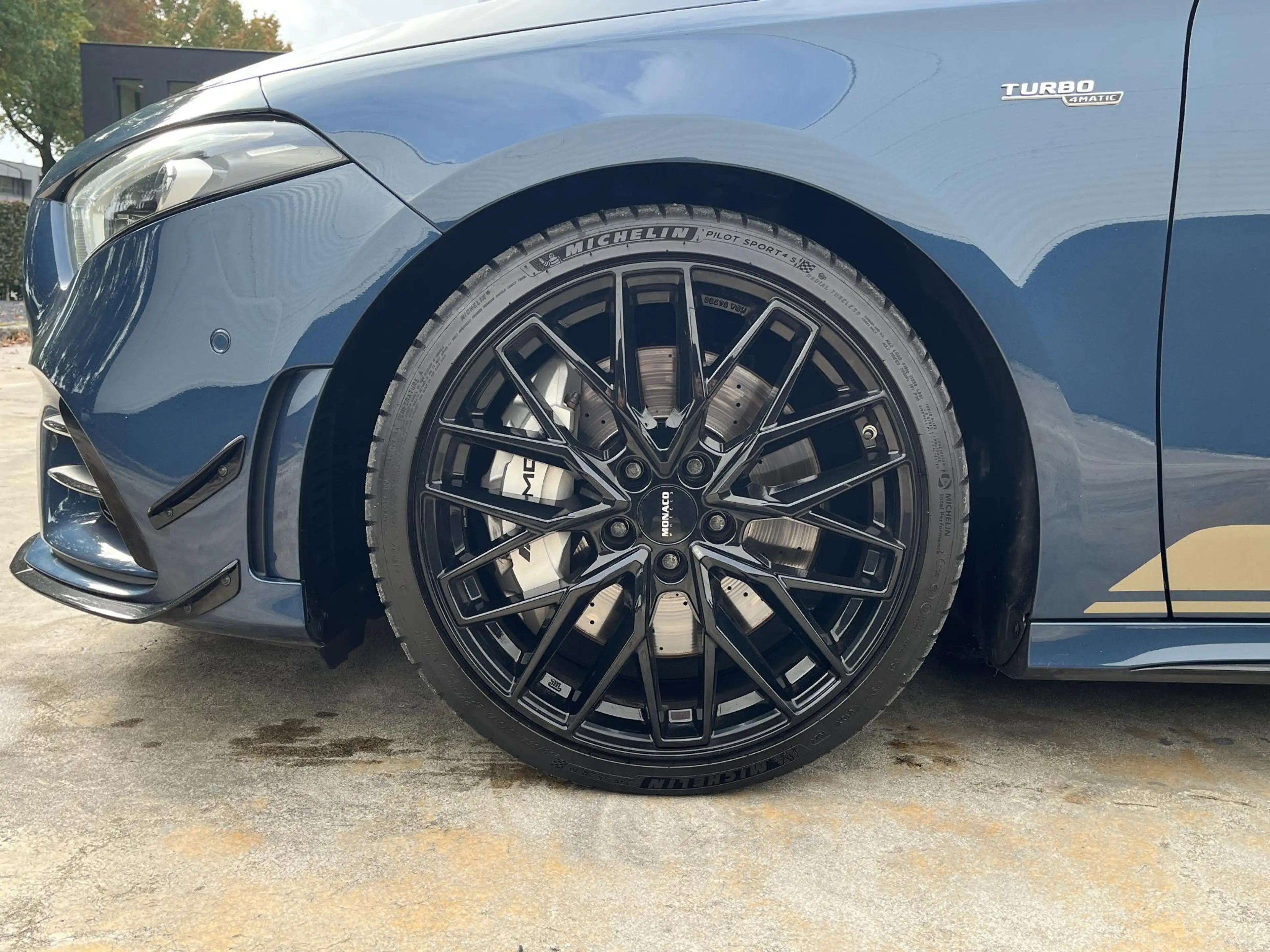 Mercedes-Benz A 35 AMG 4MATIC Premium * Edition * Pano * Carplay * Head-u — photo 8