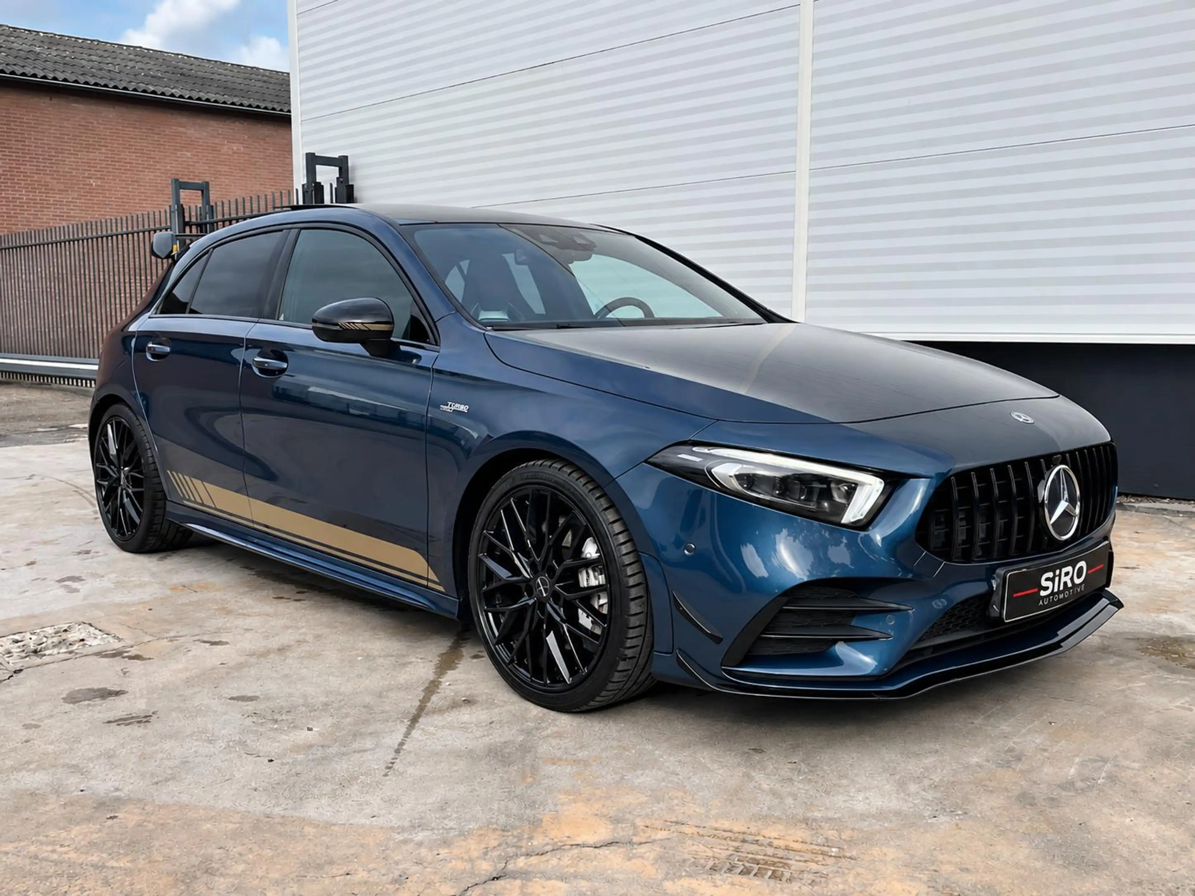 Mercedes-Benz A 35 AMG 4MATIC Premium * Edition * Pano * Carplay * Head-u — photo 6