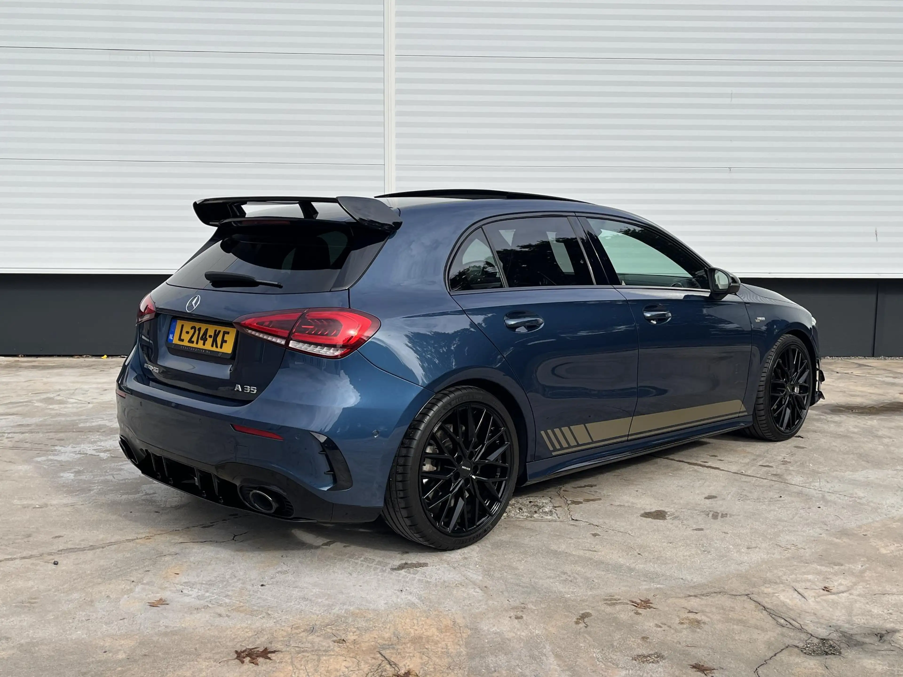 Mercedes-Benz A 35 AMG 4MATIC Premium * Edition * Pano * Carplay * Head-u — photo 4