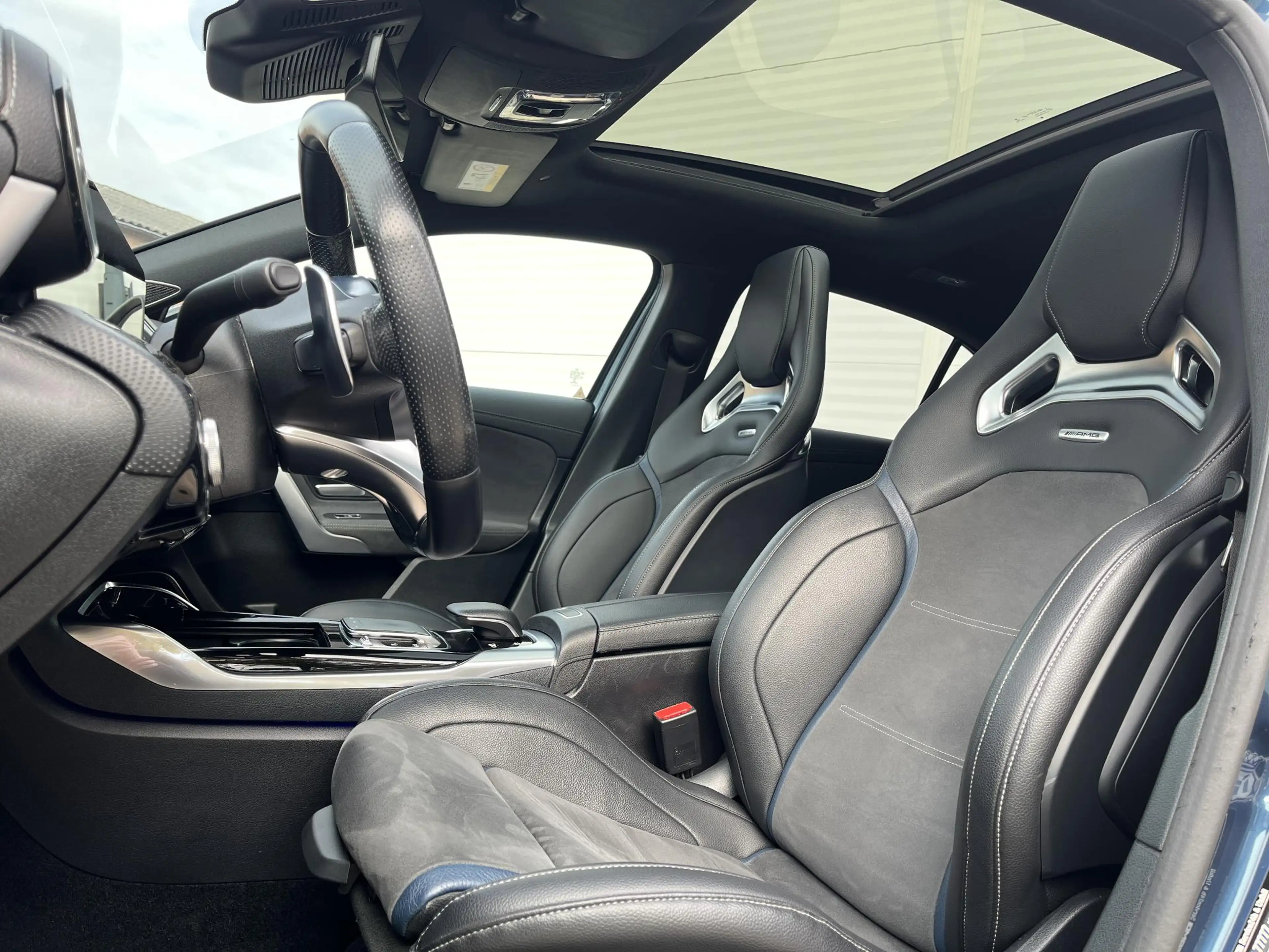 Mercedes-Benz A 35 AMG 4MATIC Premium * Edition * Pano * Carplay * Head-u — photo 11