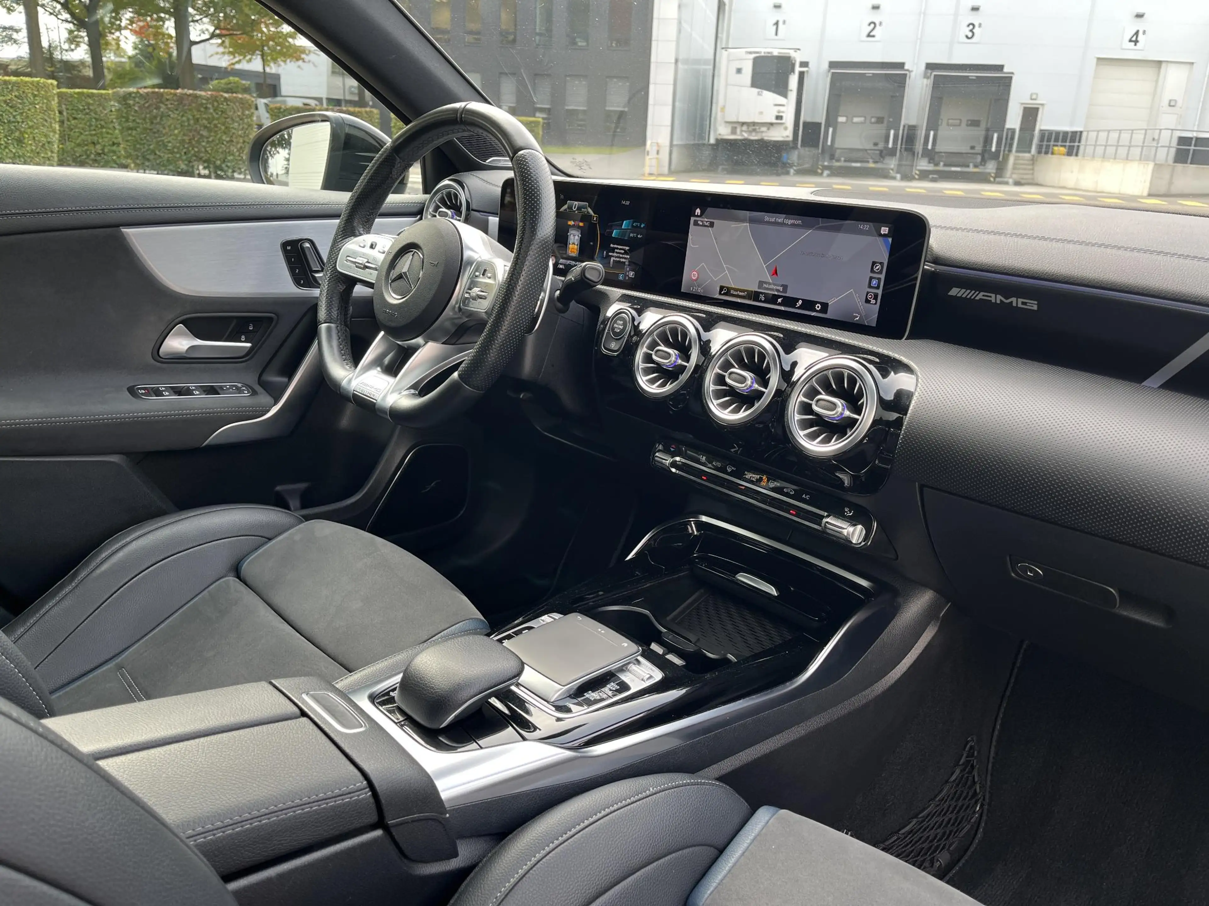Mercedes-Benz A 35 AMG 4MATIC Premium * Edition * Pano * Carplay * Head-u — photo 14