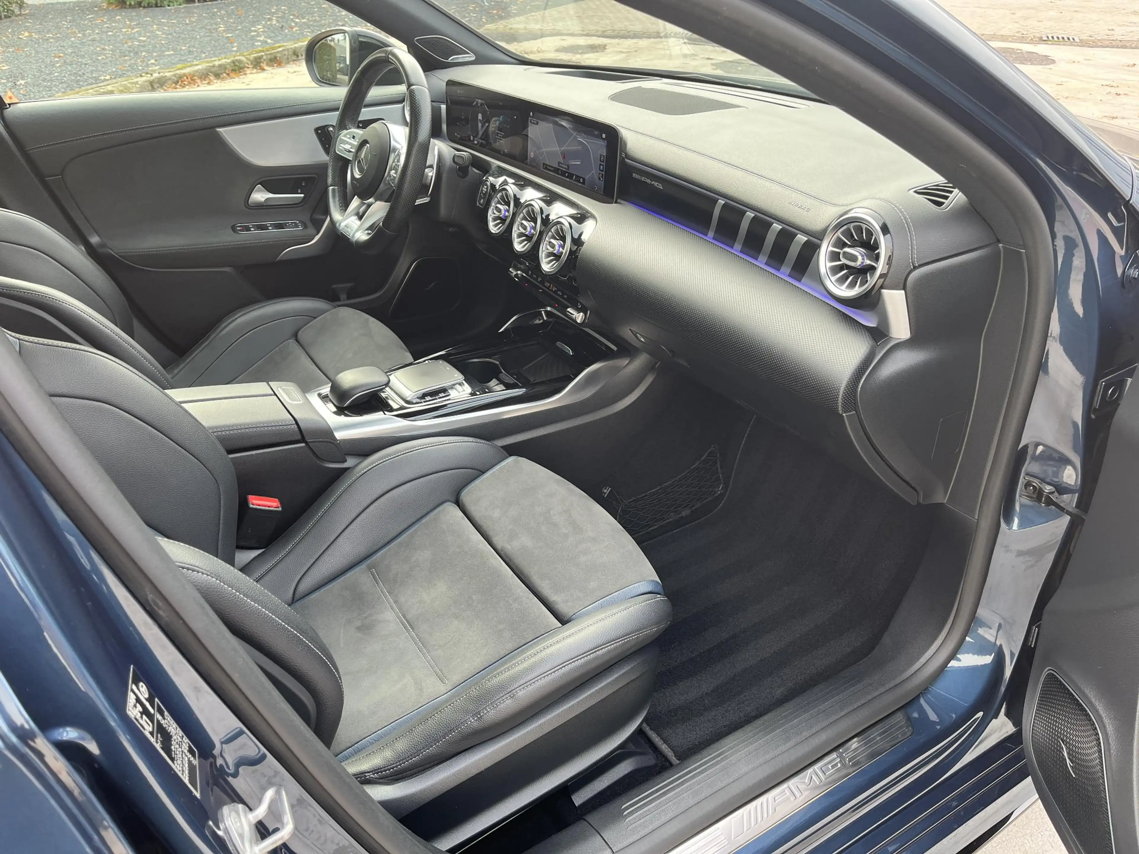 Mercedes-Benz A 35 AMG 4MATIC Premium * Edition * Pano * Carplay * Head-u — photo 13