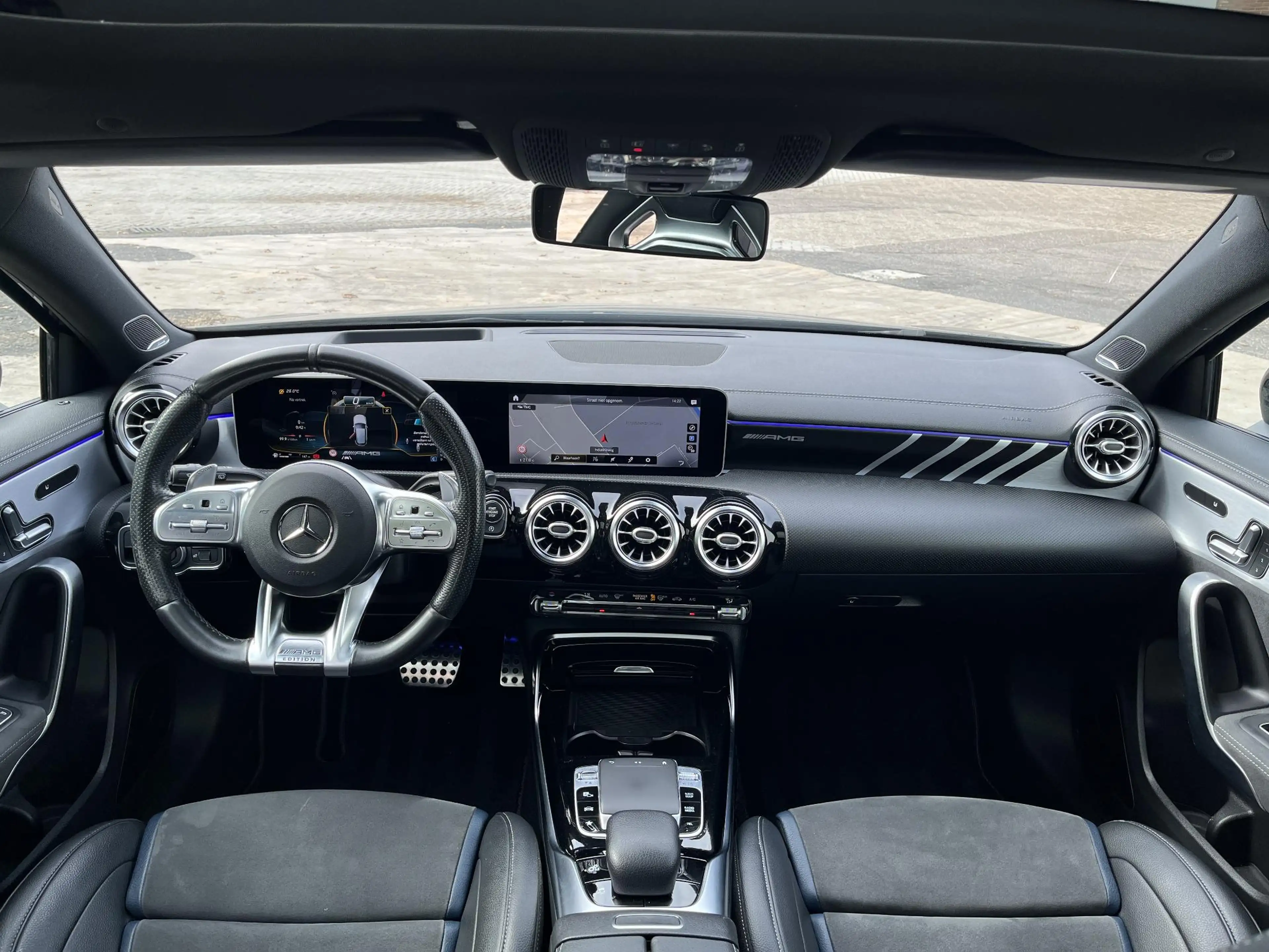 Mercedes-Benz A 35 AMG 4MATIC Premium * Edition * Pano * Carplay * Head-u — photo 15
