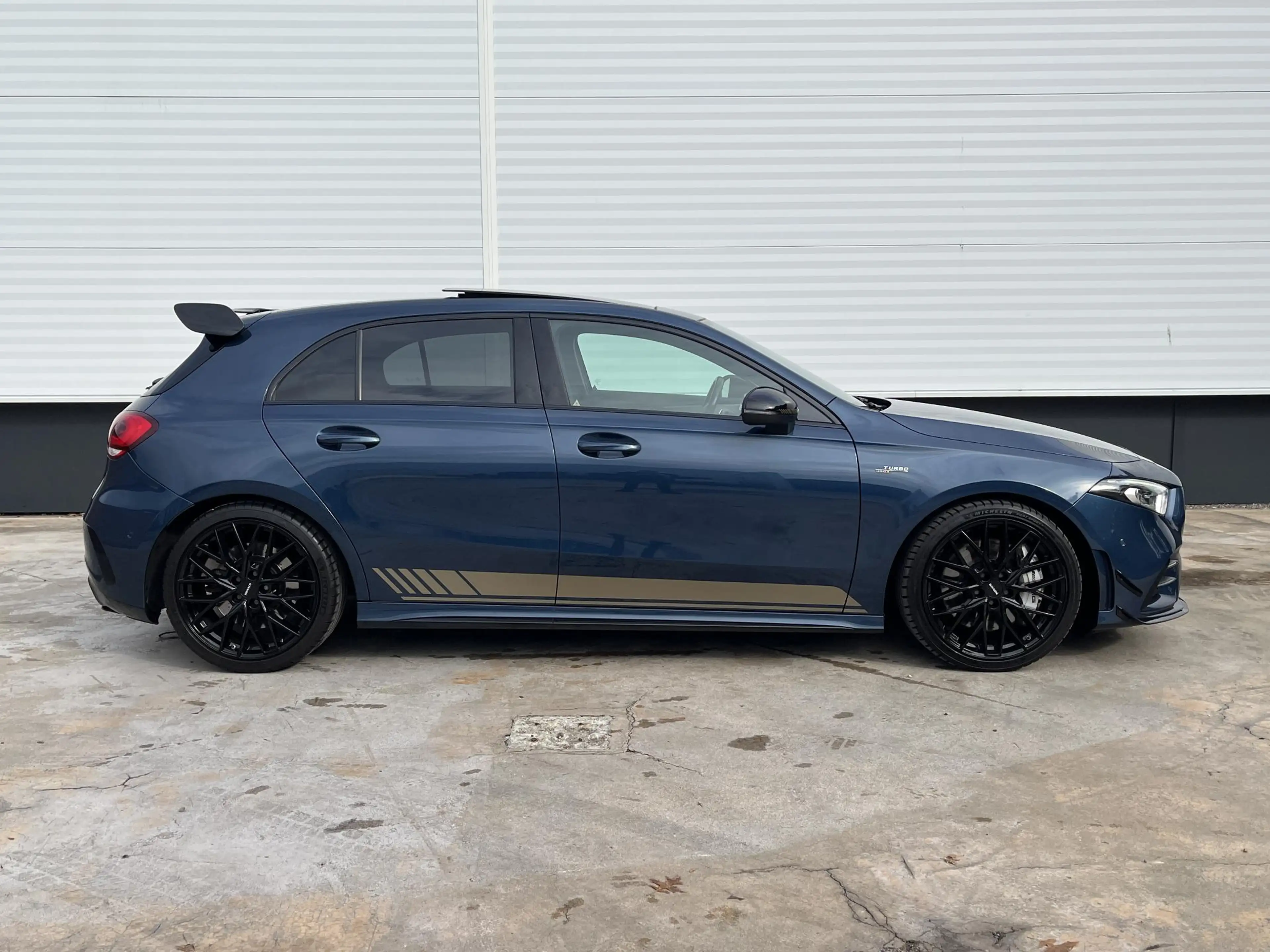 Mercedes-Benz A 35 AMG 4MATIC Premium * Edition * Pano * Carplay * Head-u — photo 5