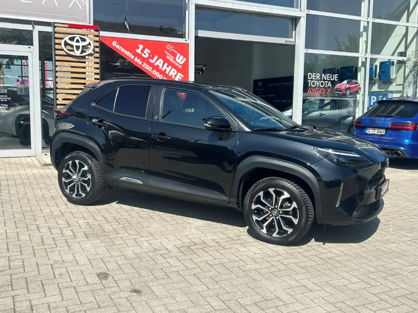 Toyota Yaris Cross Hybrid, Team Deutschland 1.5 l Navi LED Apple CarP Noir - 2