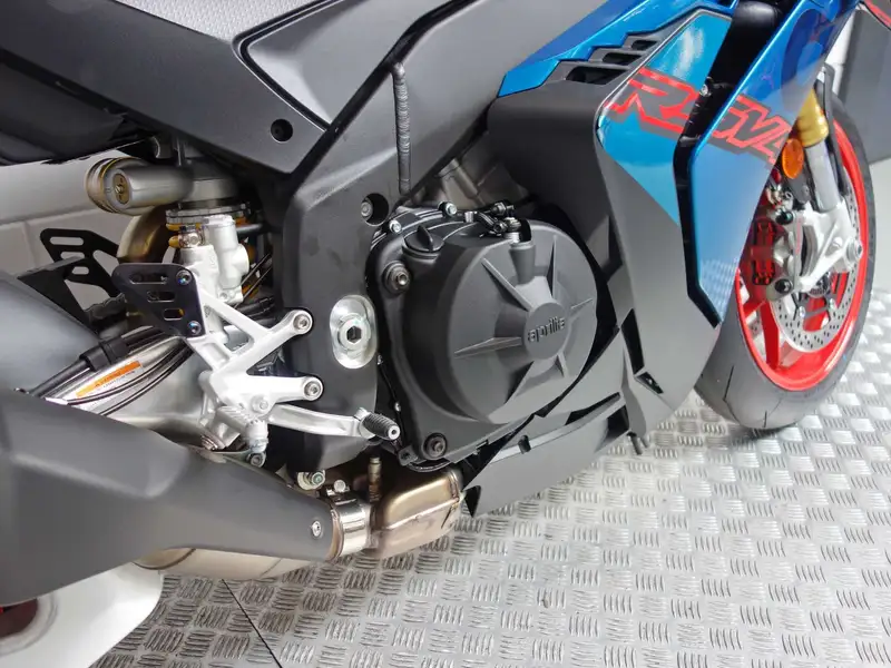 Aprilia RSV4 - foto 6