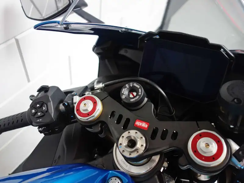 Aprilia RSV4 - foto 8