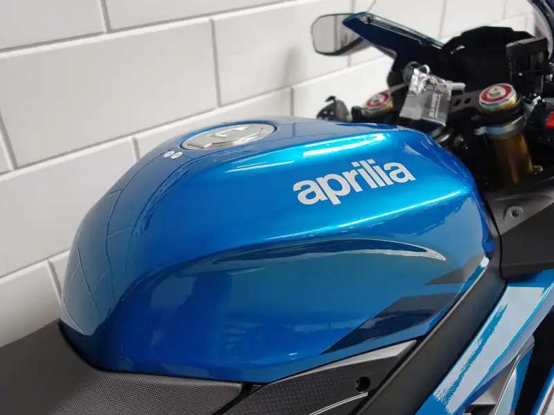 Aprilia RSV4 - foto 5
