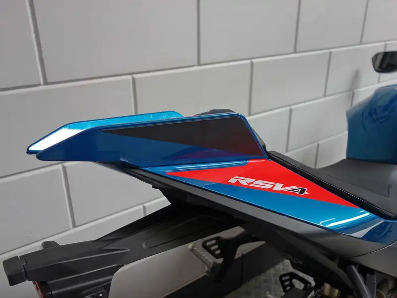 Aprilia RSV4 - foto 4