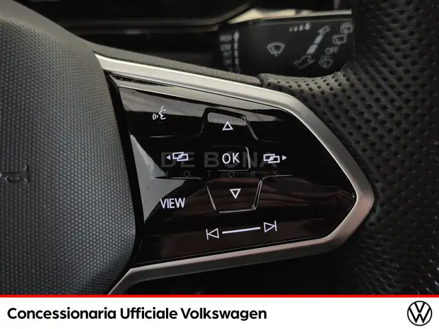 Volkswagen T-Roc view 15