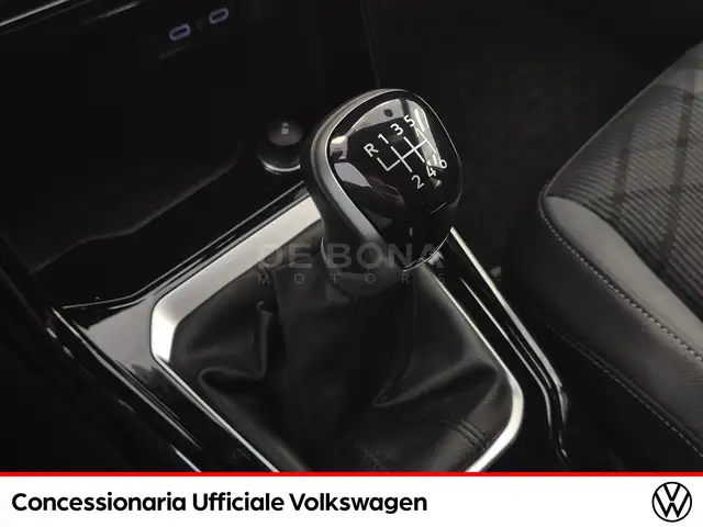 Volkswagen T-Roc view 14