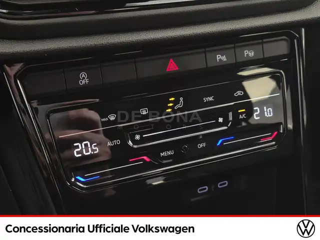 Volkswagen T-Roc view 13