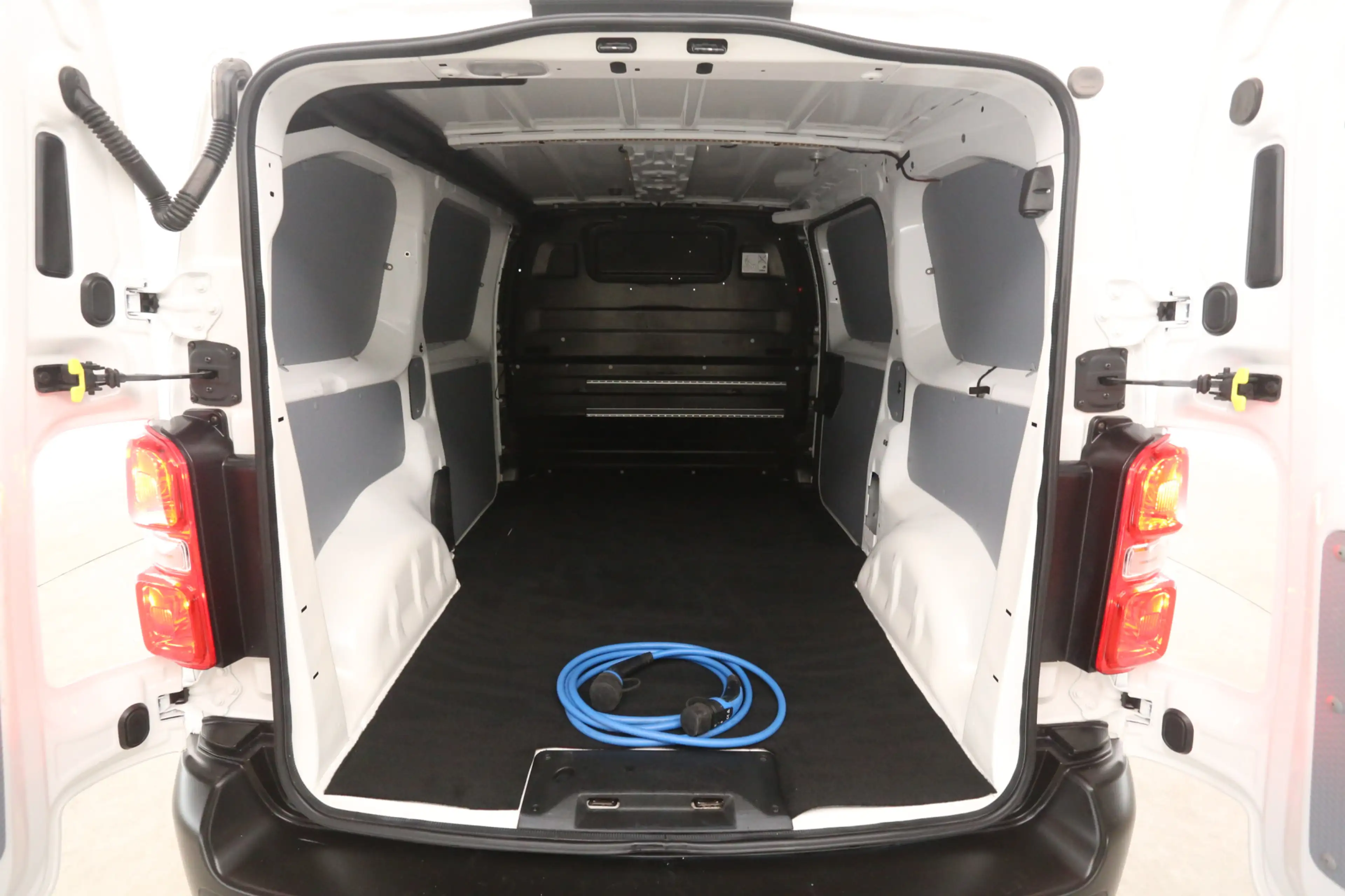 Fiat Scudo e-Scudo Opel Vivaro-e L2H1 Edition 75 kWh | Snella — photo 3