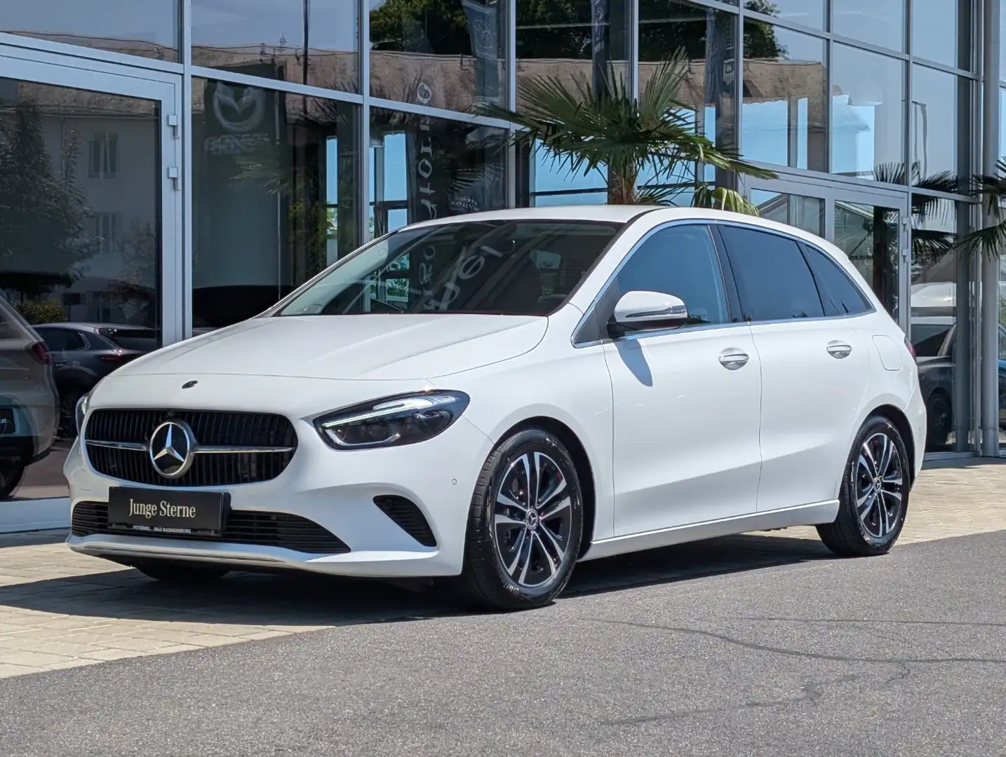 Mercedes-Benz B 180 Österreich-Edition Progressive Mbeam AUT Weiß - 2